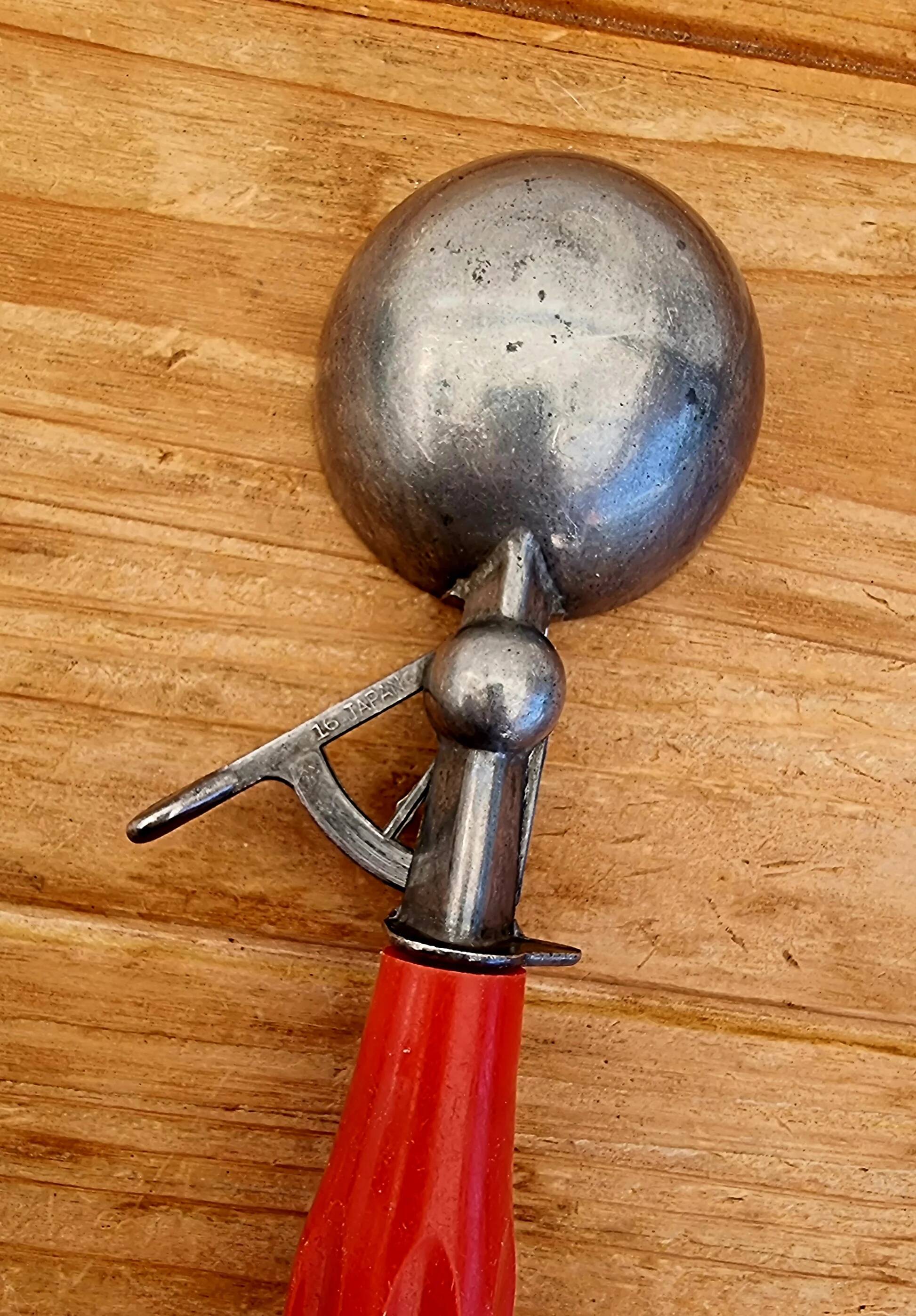 Cuillère à glace rétro manche rouge esprit bistrot vintage