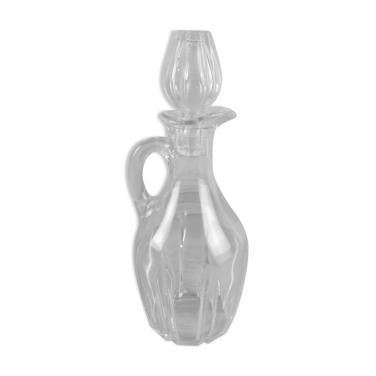Glass decanter with handle