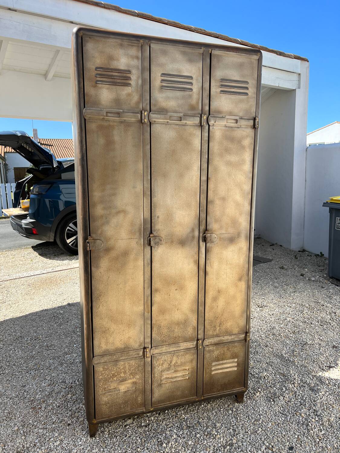 Industrial Cloakroom