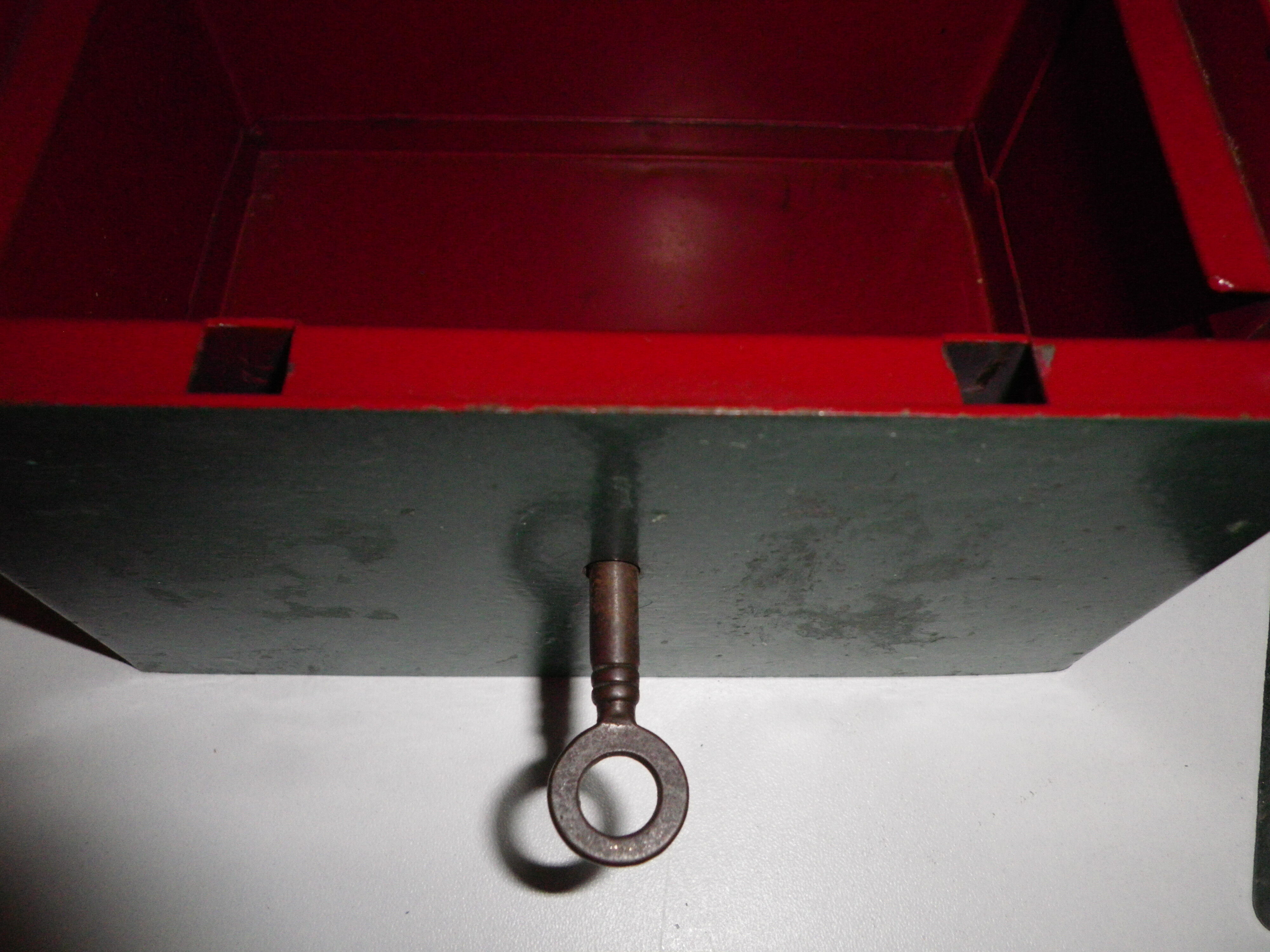 2 crates safes Beaumont - 1950s