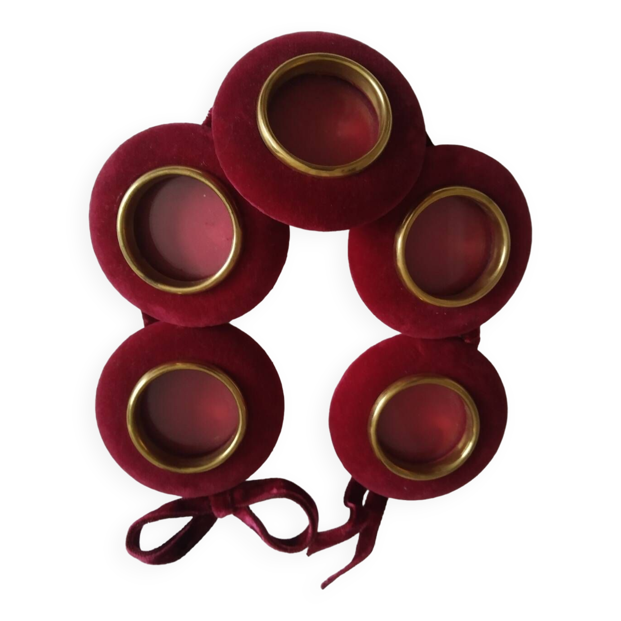 Velvet medallion frames