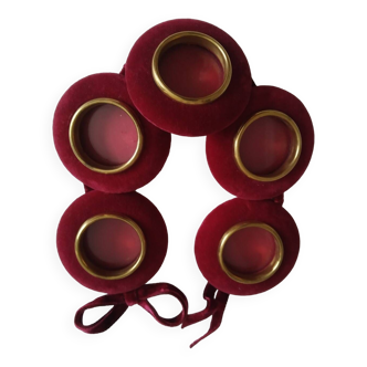 Velvet medallion frames