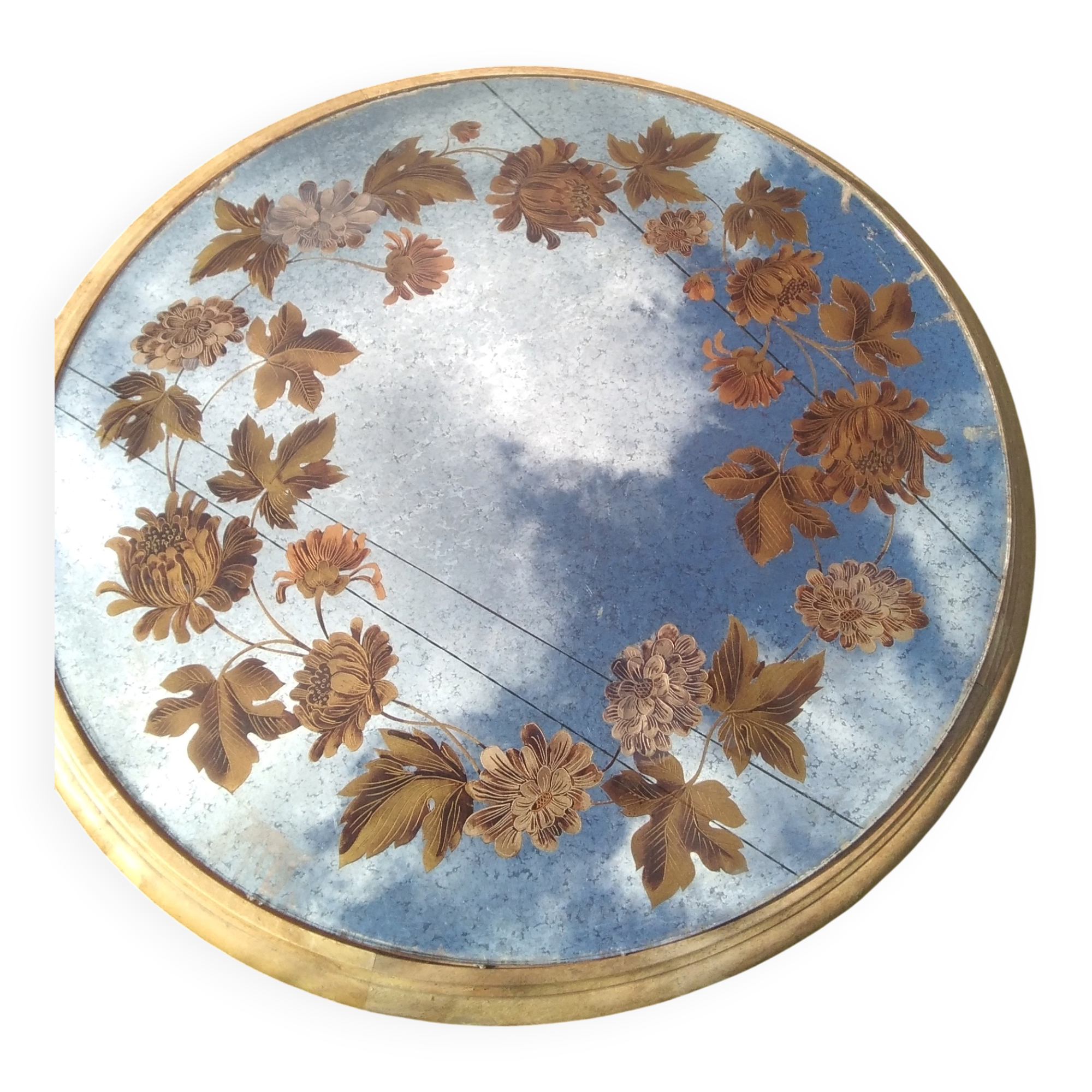 Round coffee table