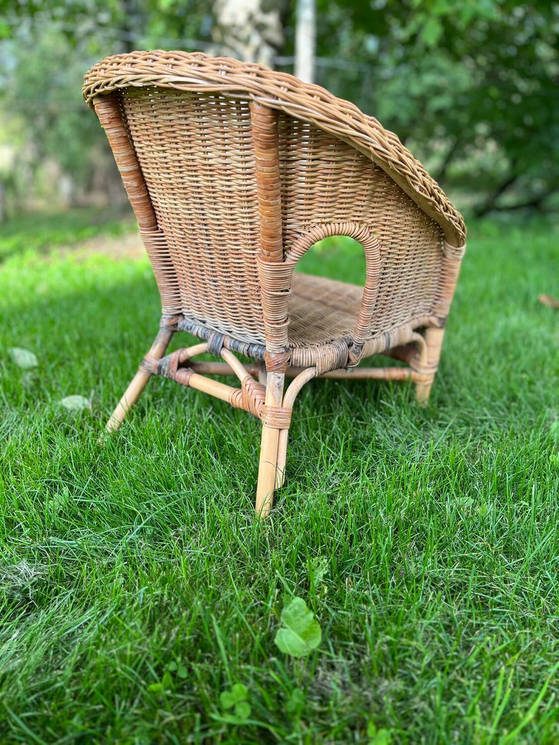 Lot deux fauteuils osier enfant vintage