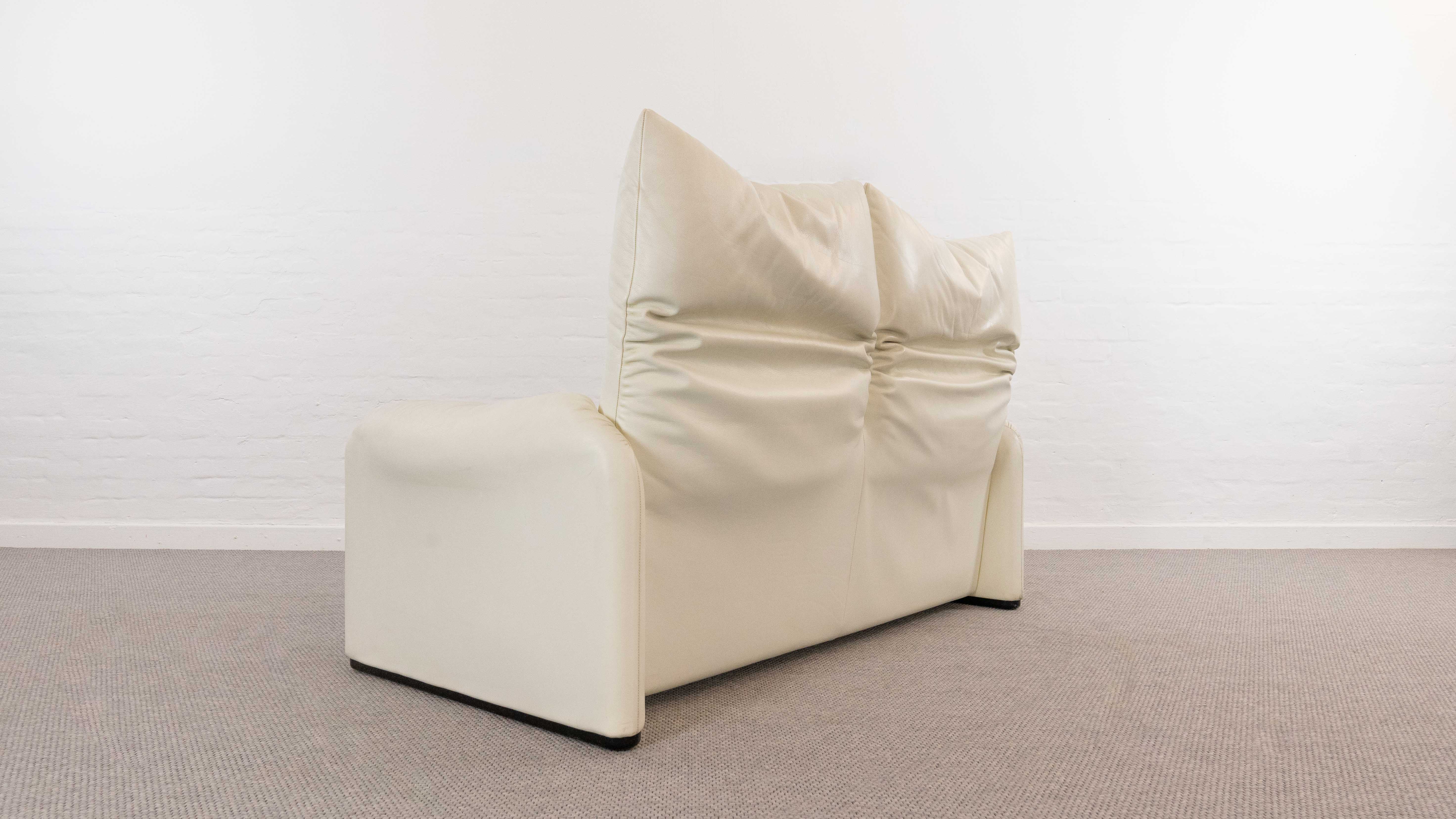 Maralunga 2-seater sofa in white leather by Vico Magistretti for Cassina