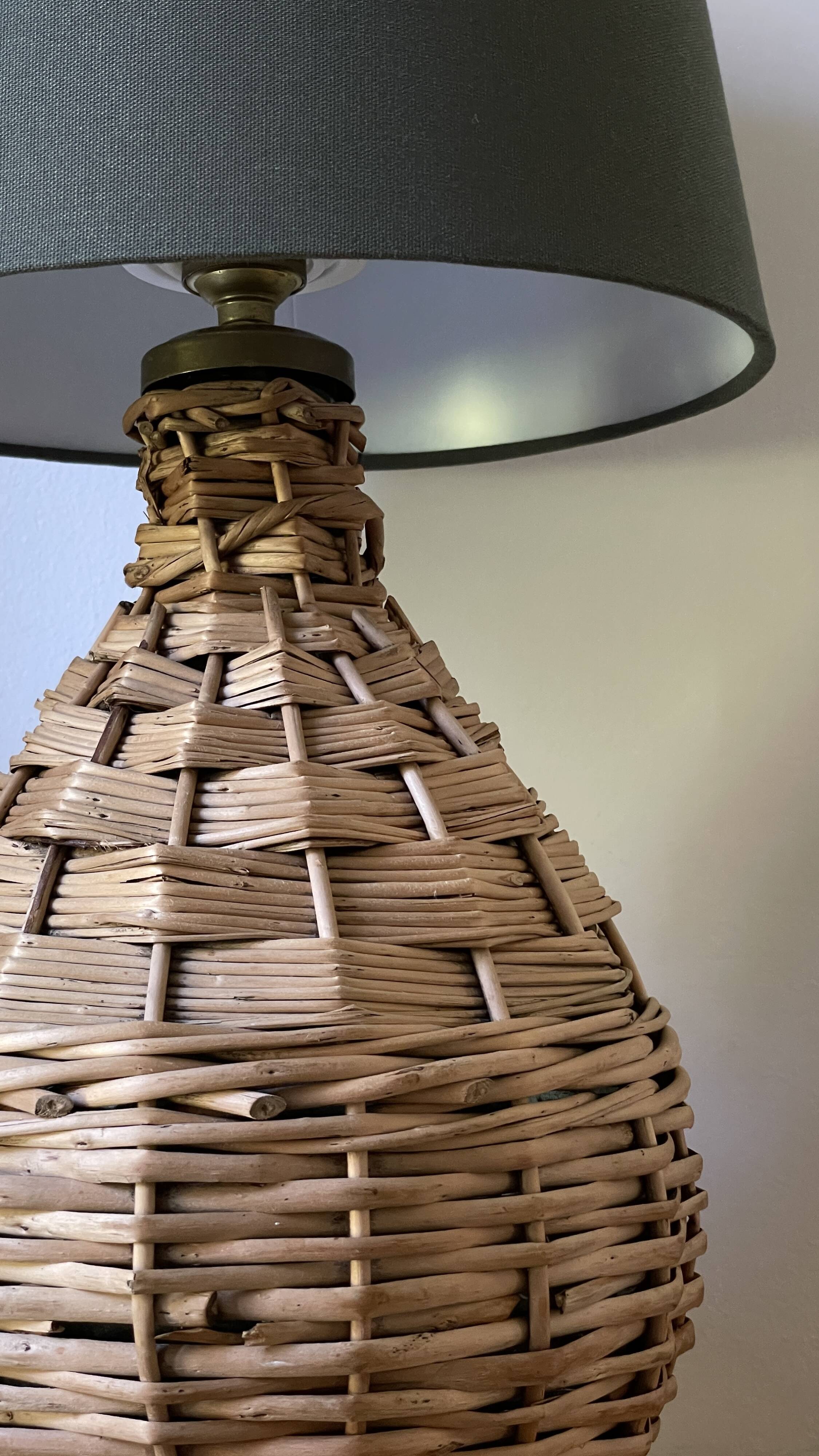 Vintage rattan Dame Jeanne lamp