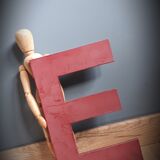 Letter sign E