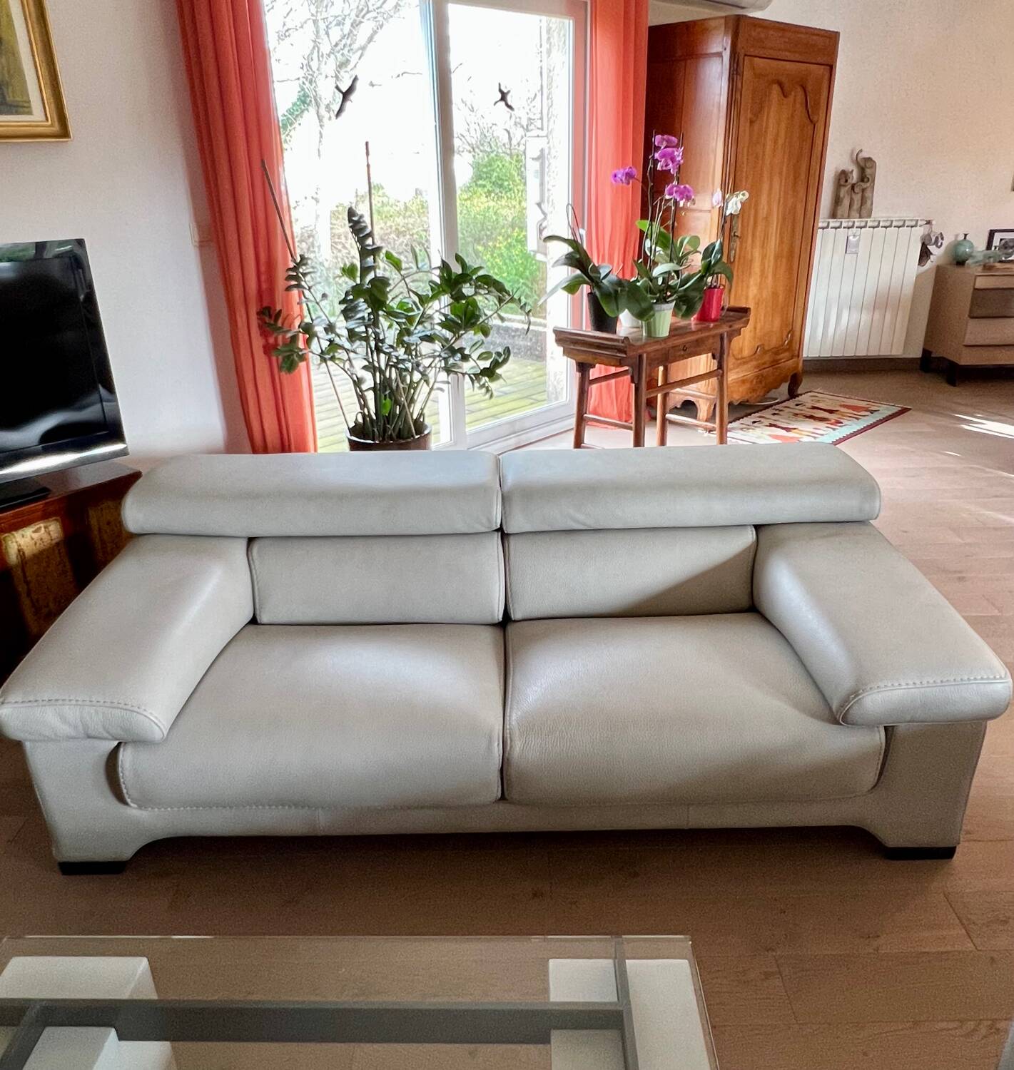 "Sillage" leather canapé/Rochebobois