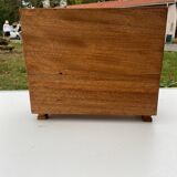 Buffet en bois meublé pour poupee