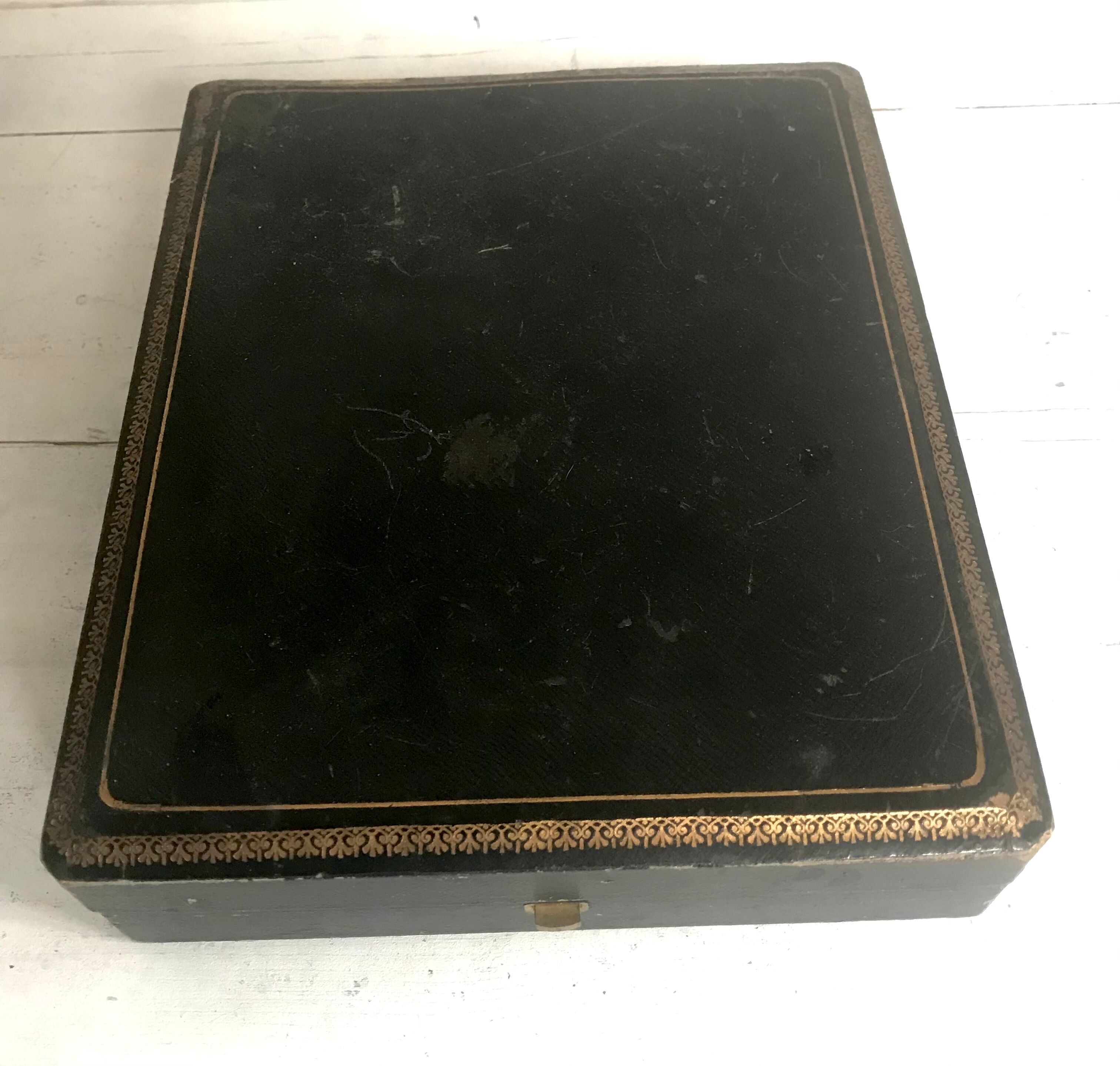 12 teaspoons silver metal