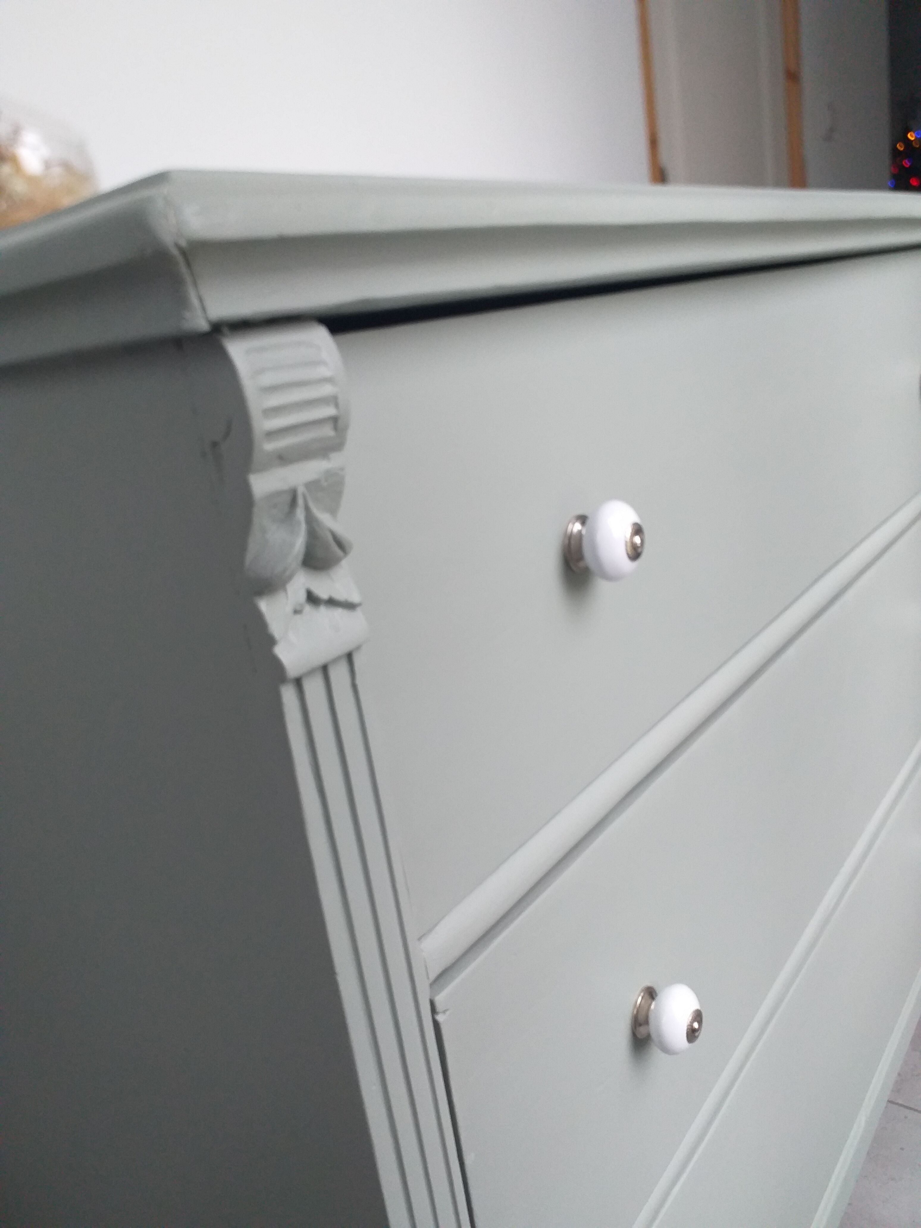 Oak chest of drawers