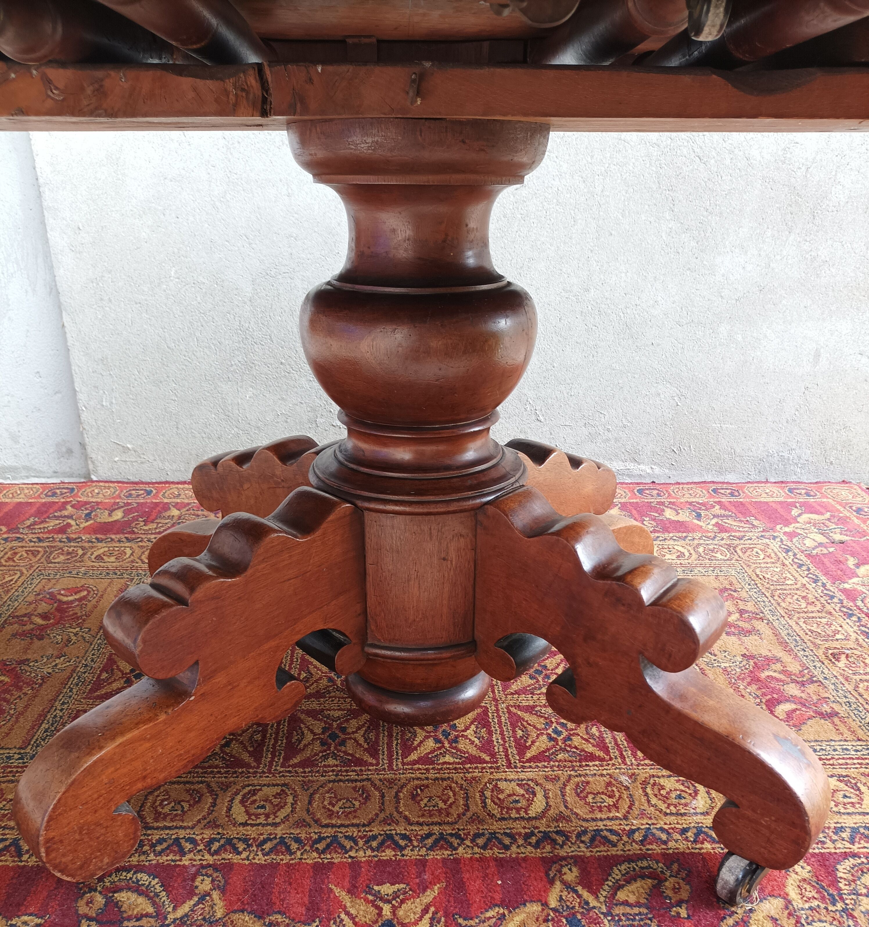 English oval table with 19th century mahogany extensions