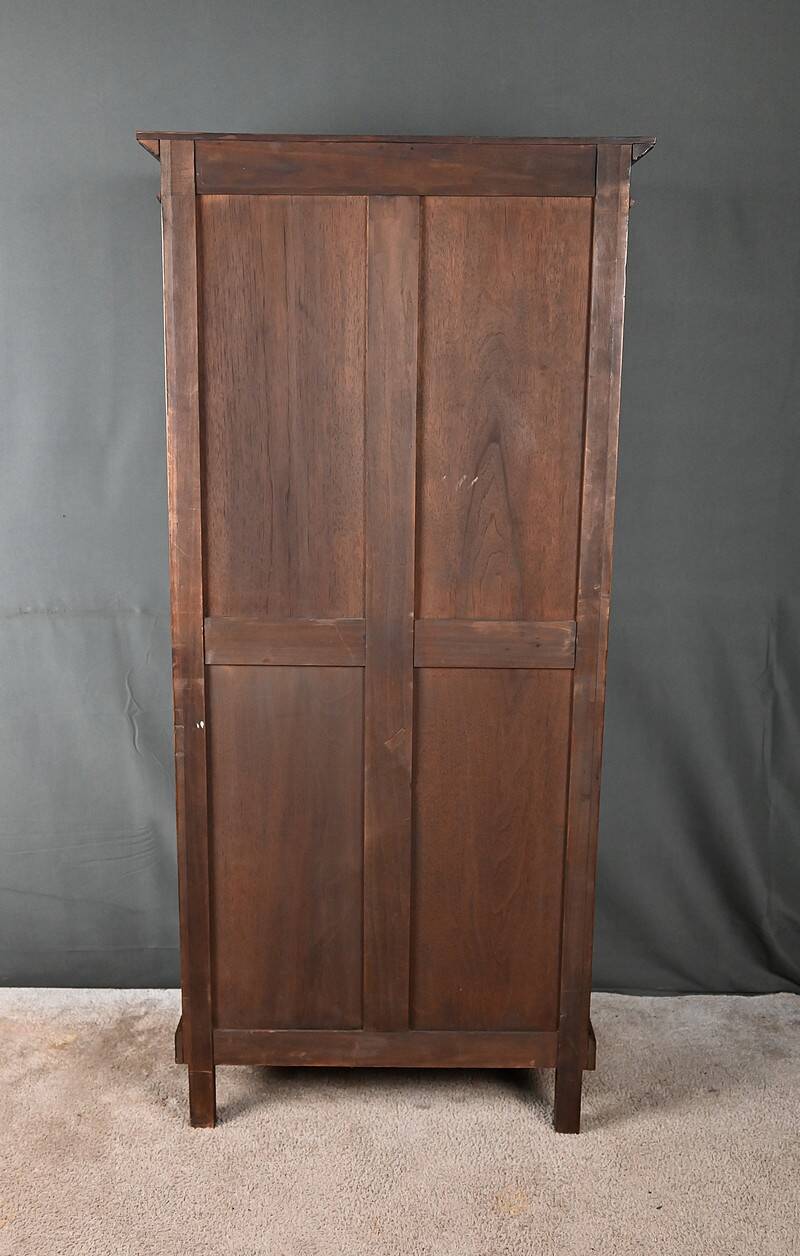 Vitrine en Noyer, style Louis XVI – Début XXe