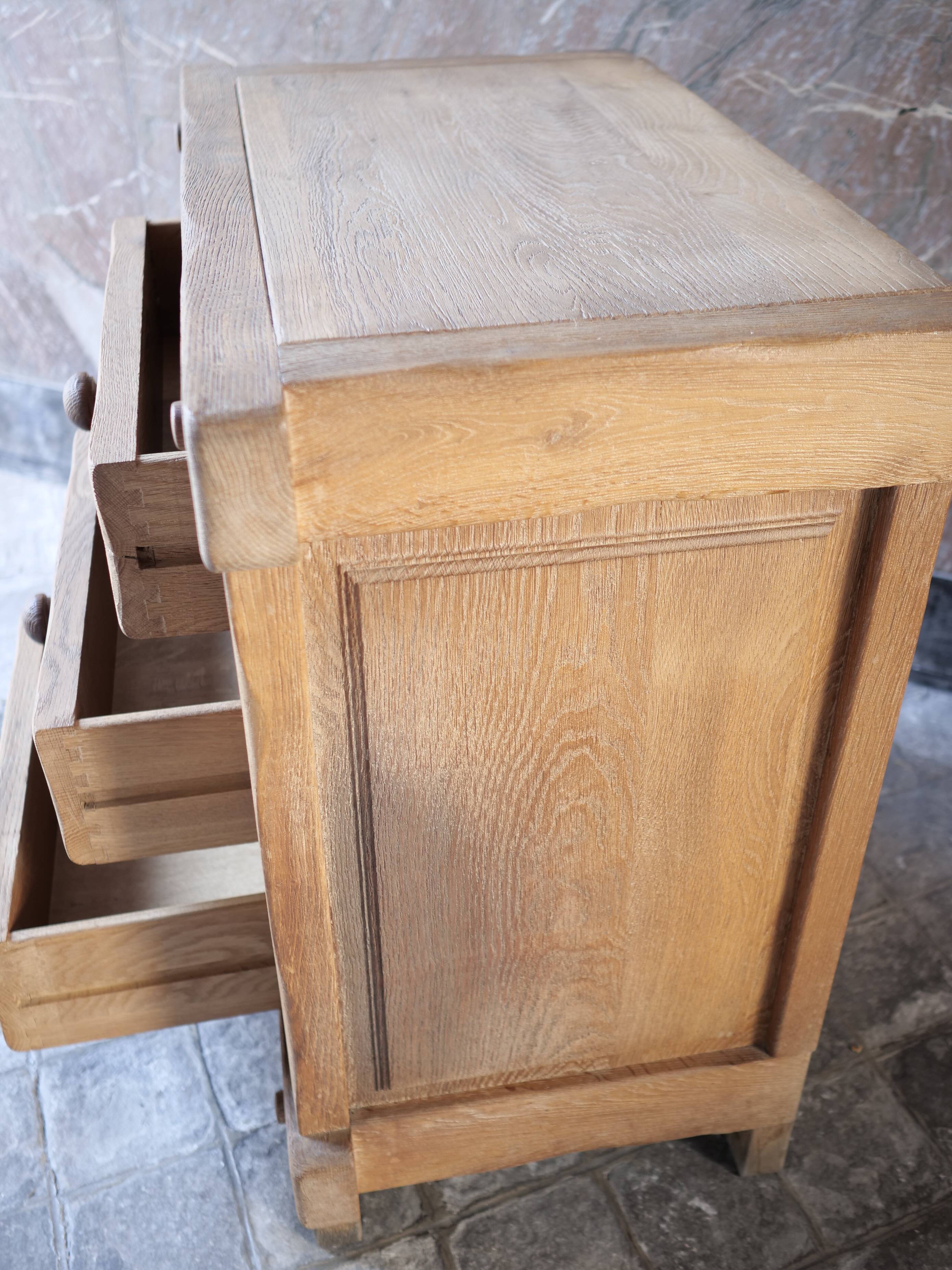 commode à tiroir brutaliste en chêne massif