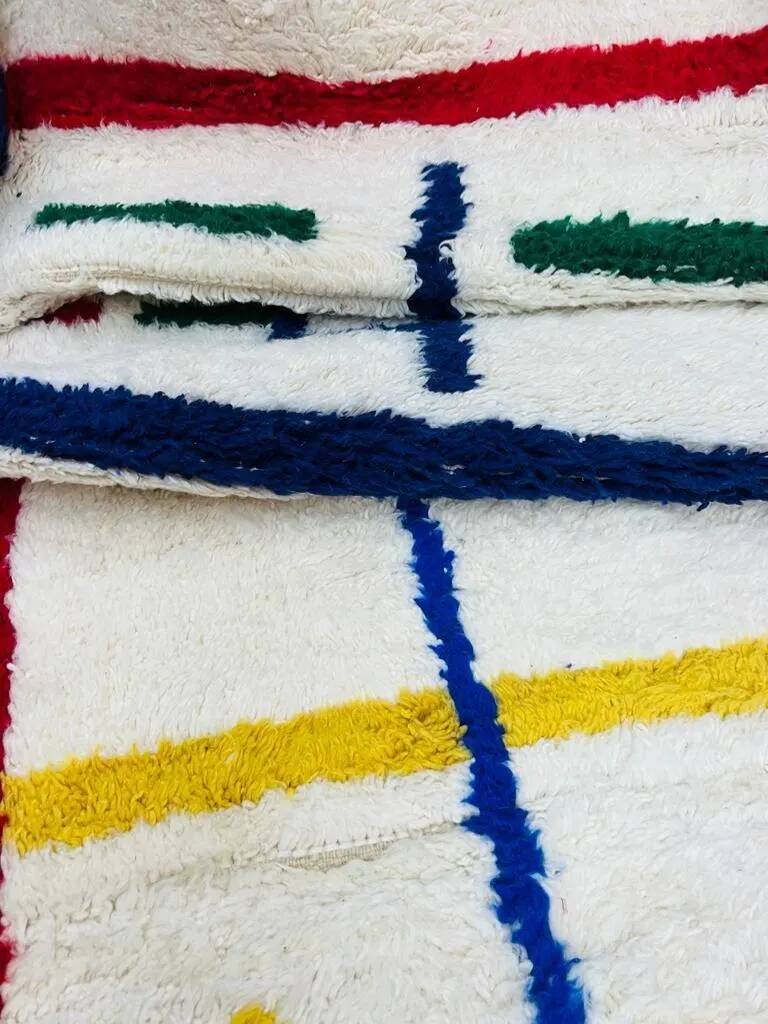 Traditional Moroccan rug made of natural wool, 2.5 x 1.5 m.