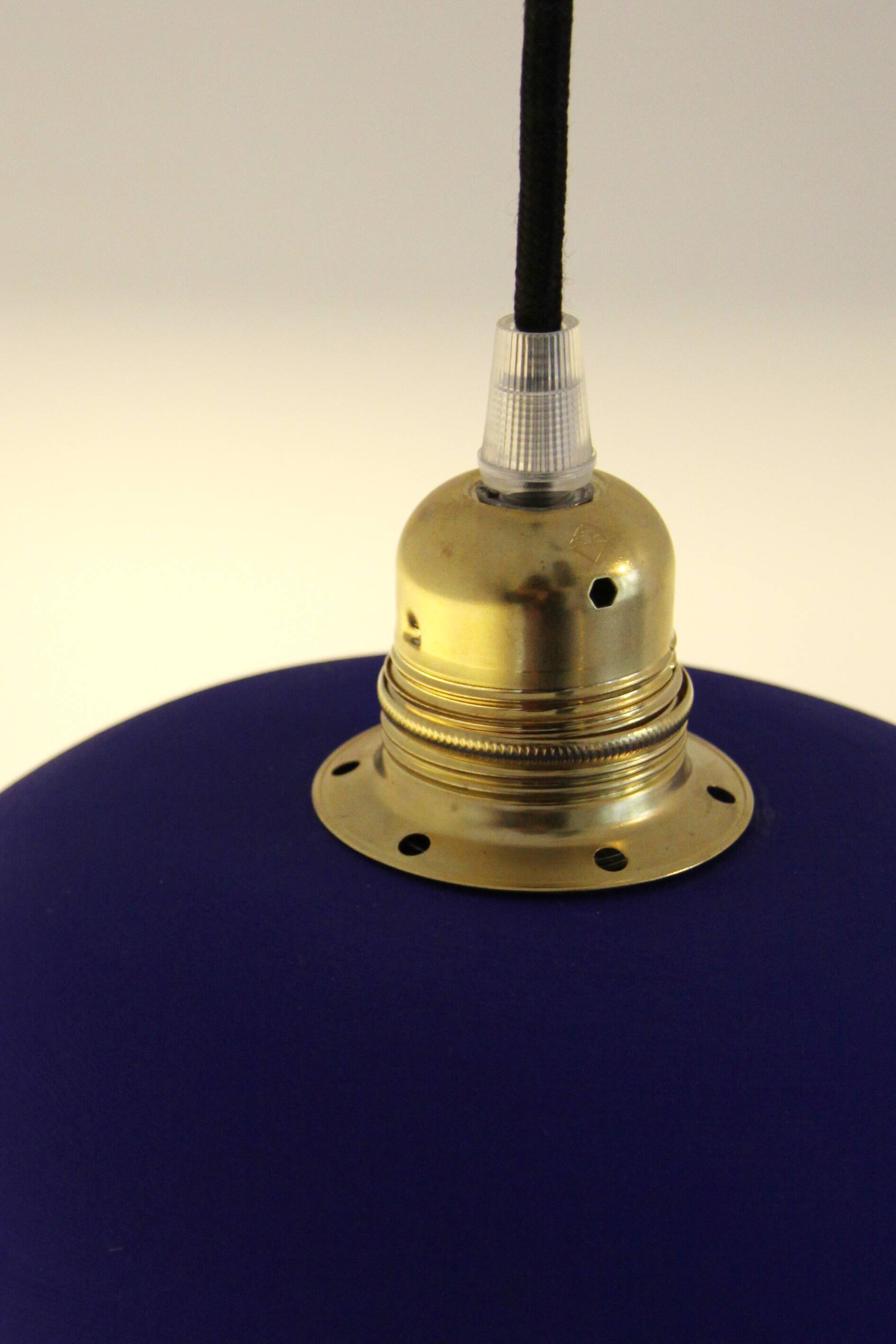 Blue Klein ceramic suspension