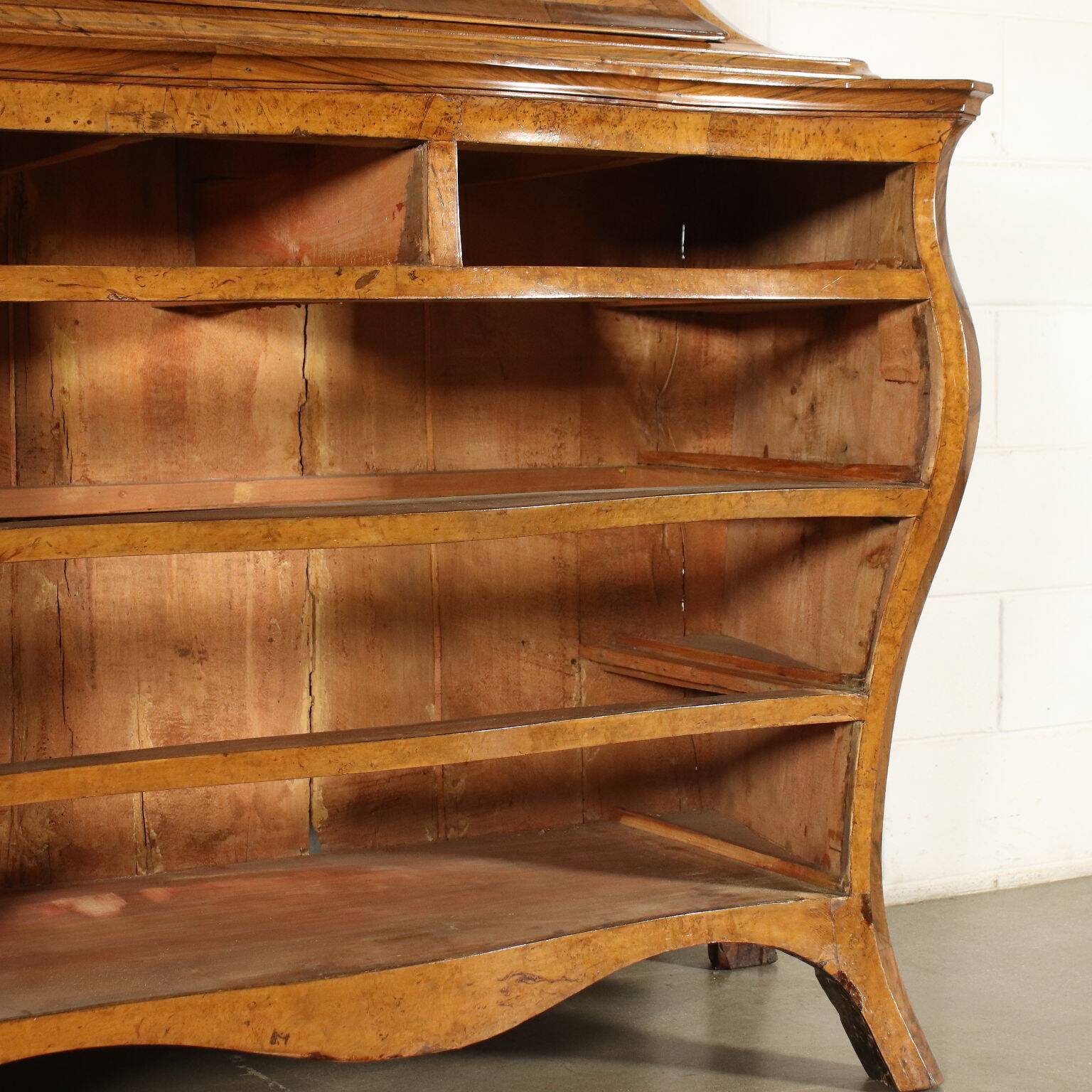 Baroque commode in maple, poplar and bronze, Emilia, Italy, 1700