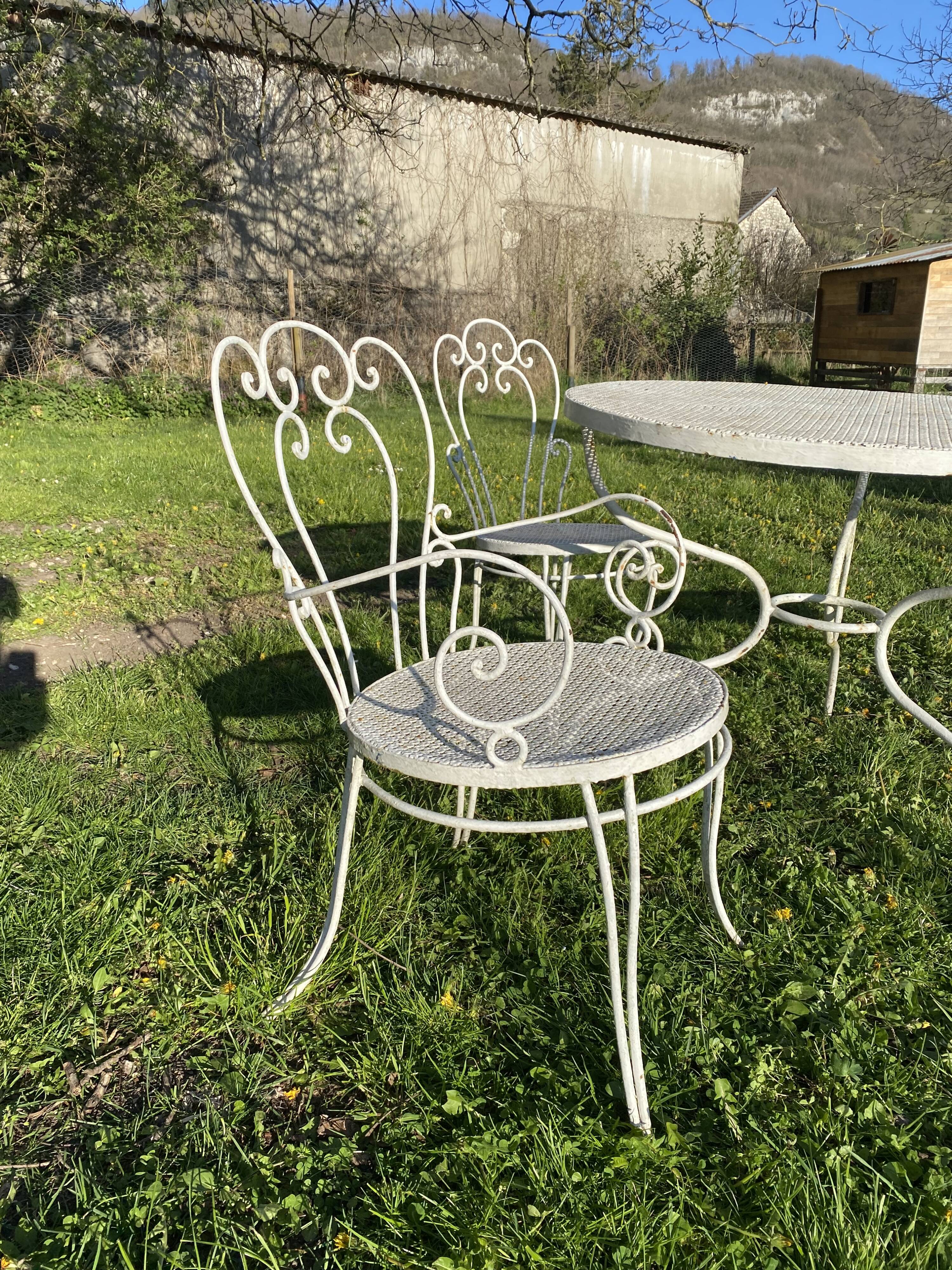 Vintage wrought iron garden furniture – Table + 3 chairs