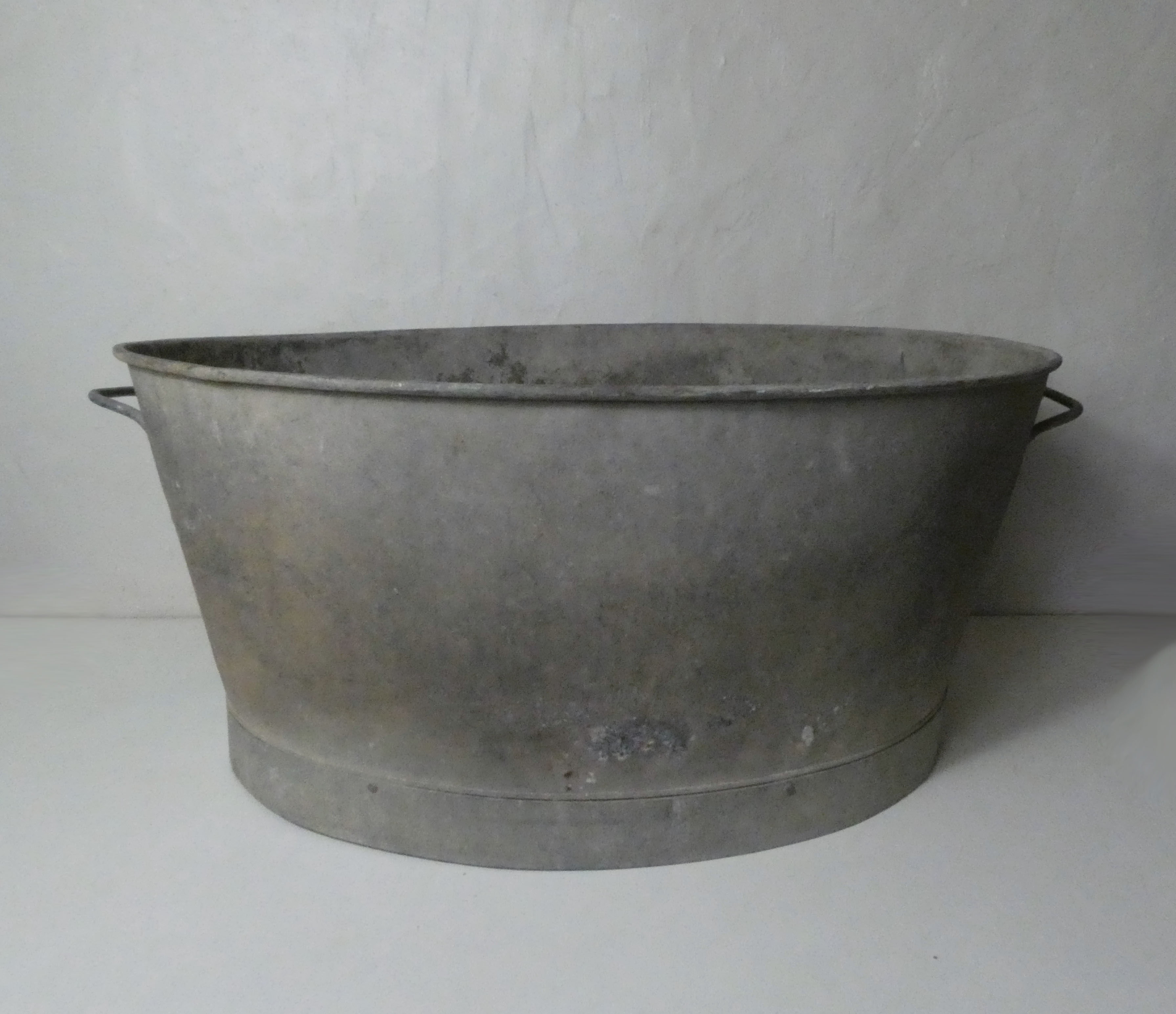Old basin bath galvanized zinc oval