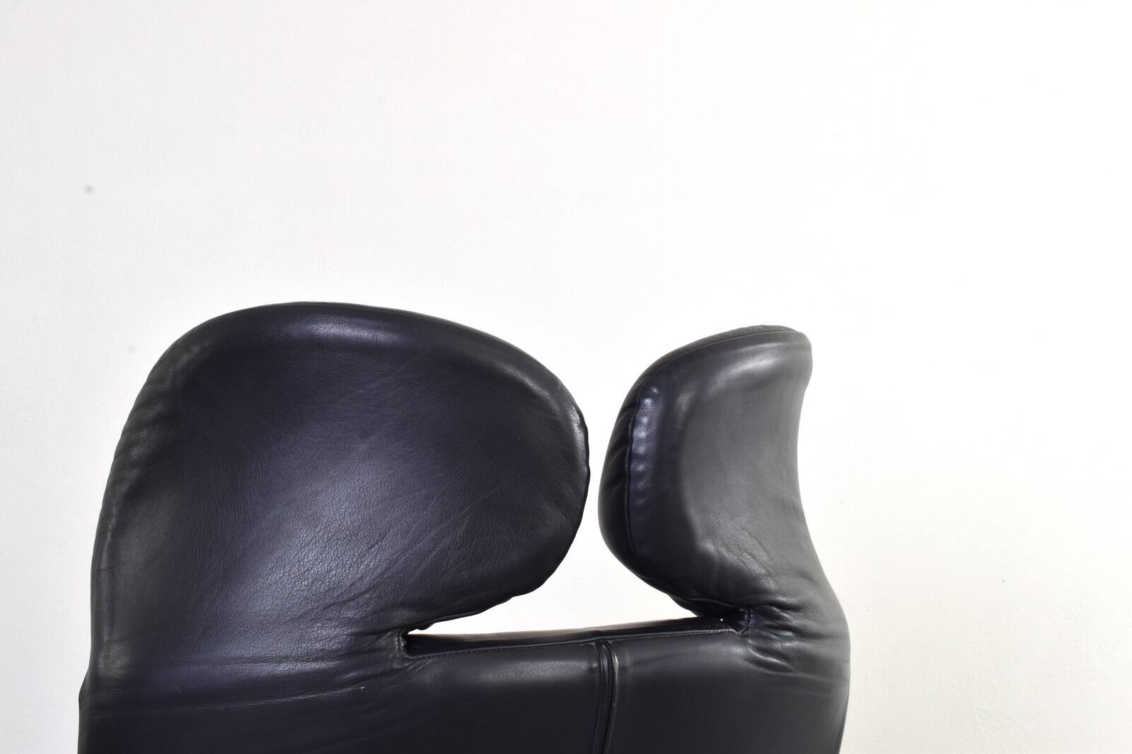 Wink Leather Chair by Toshiyuki Kita for Cassina, 1980s.
