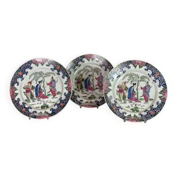 Set of three famille rose porcelain plates, Compagnie des Indes, Qianlong, China