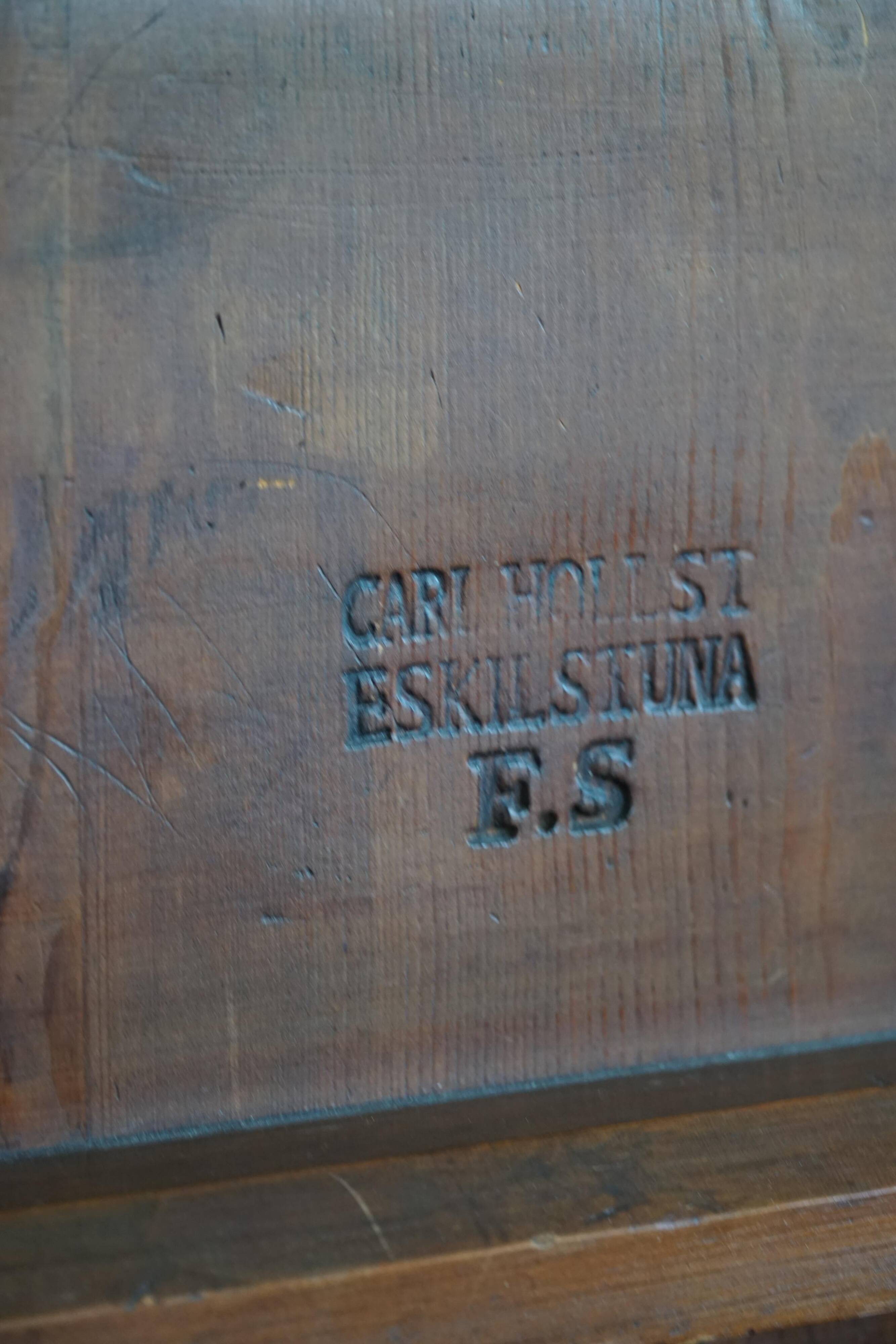 A Swedish folding table made of burl wood by Carl Hollst, Eskilstuna, 1787-1830.