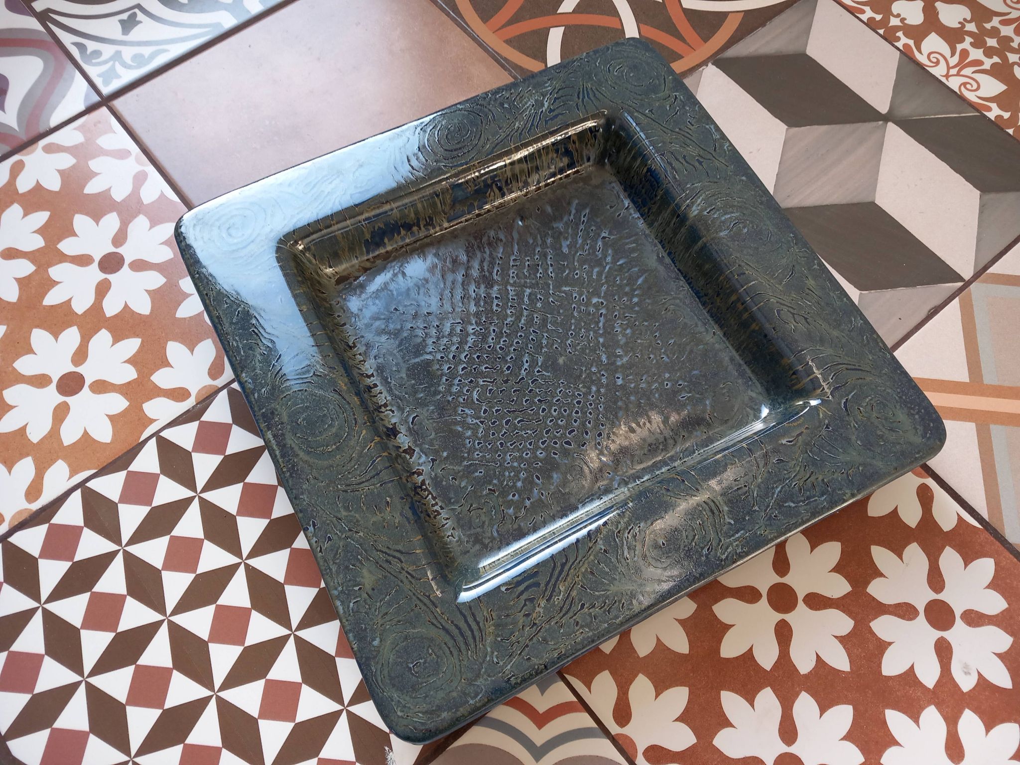 Centrepiece or large ceramic catchall in glazed ceramic signed Vila Clara.