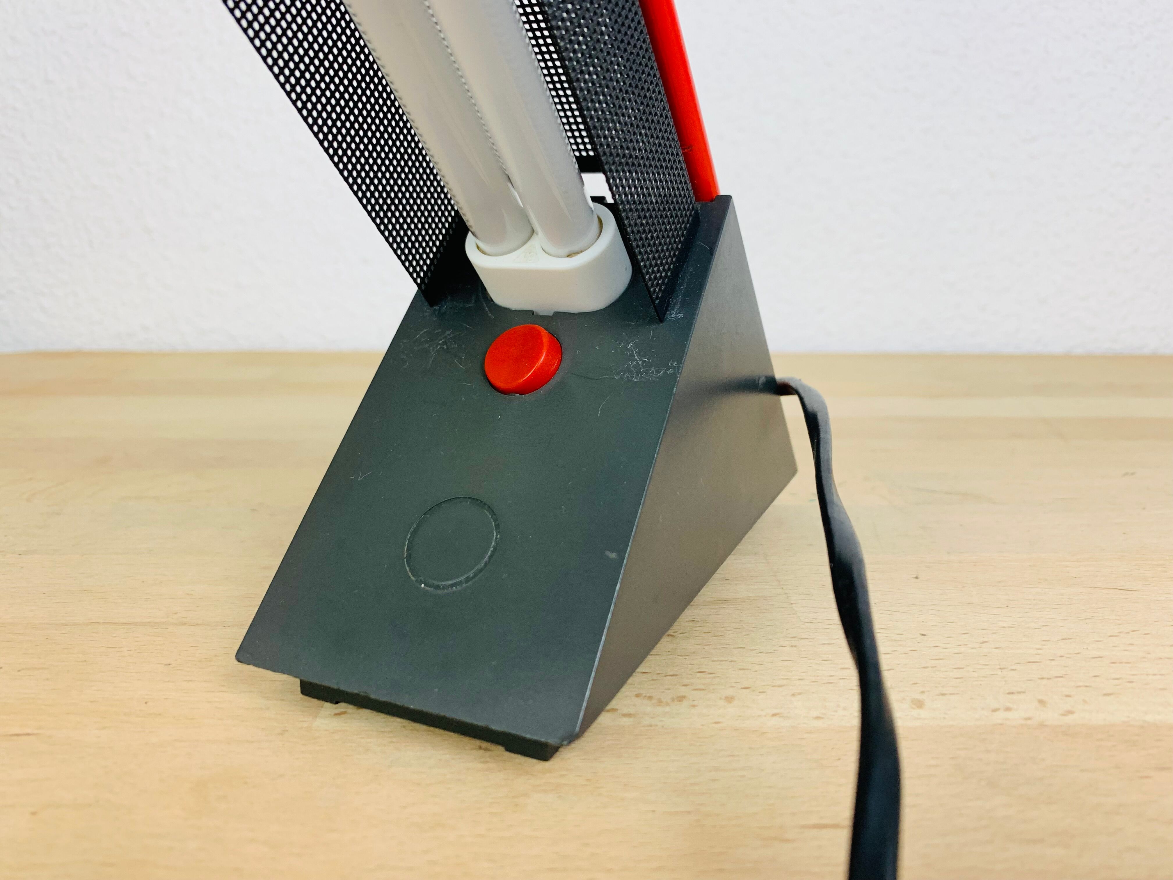 Philips 80s geometric red and black lamp