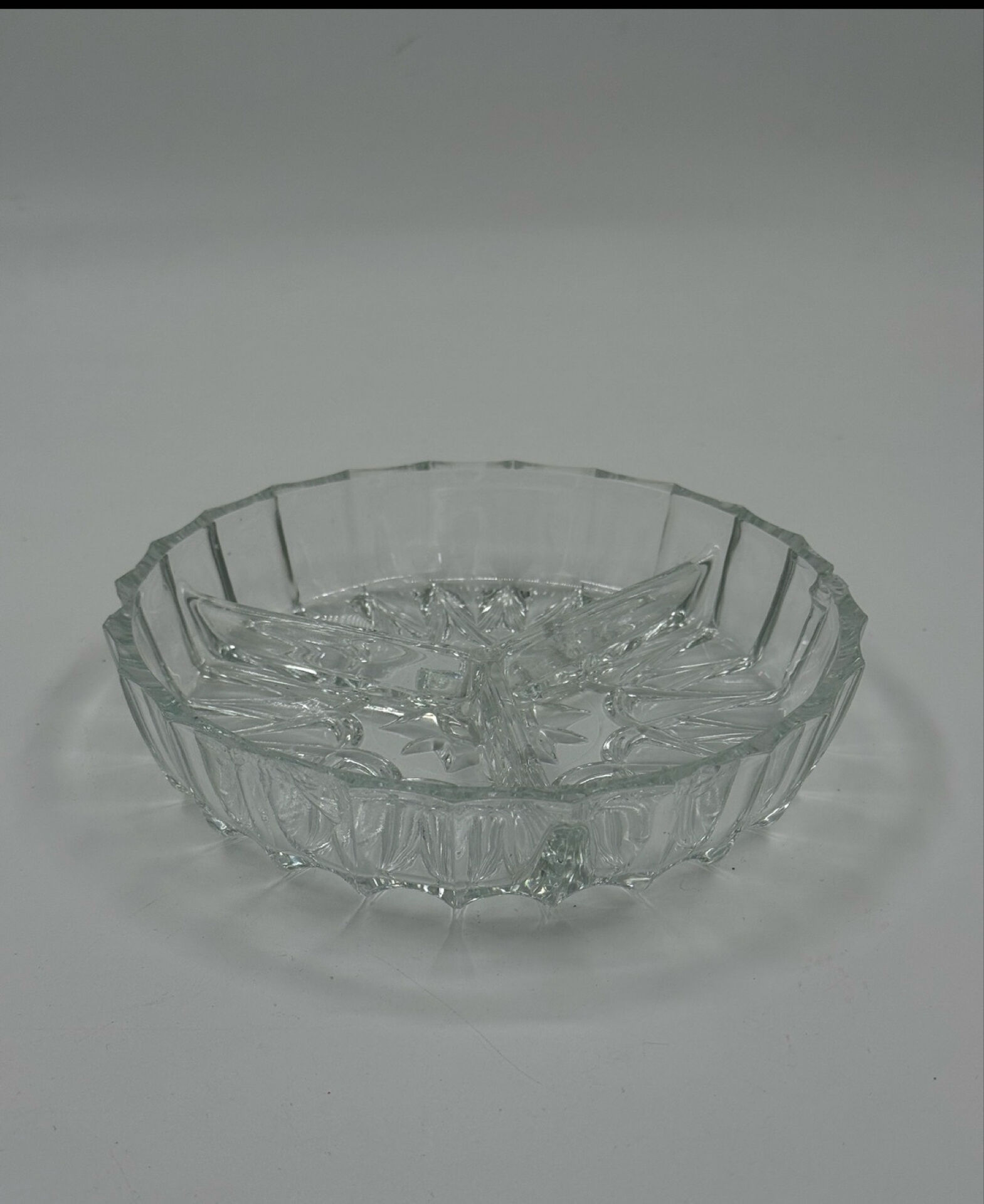 Bol en verre pressé vintage