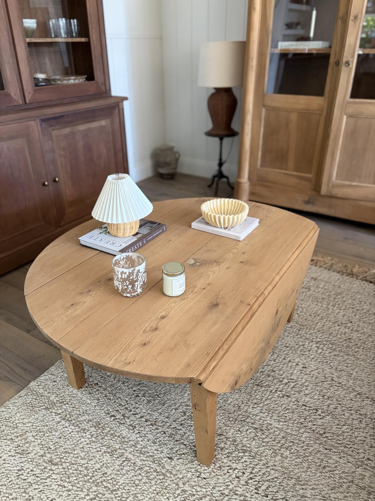 Round folding coffee table in solid wood