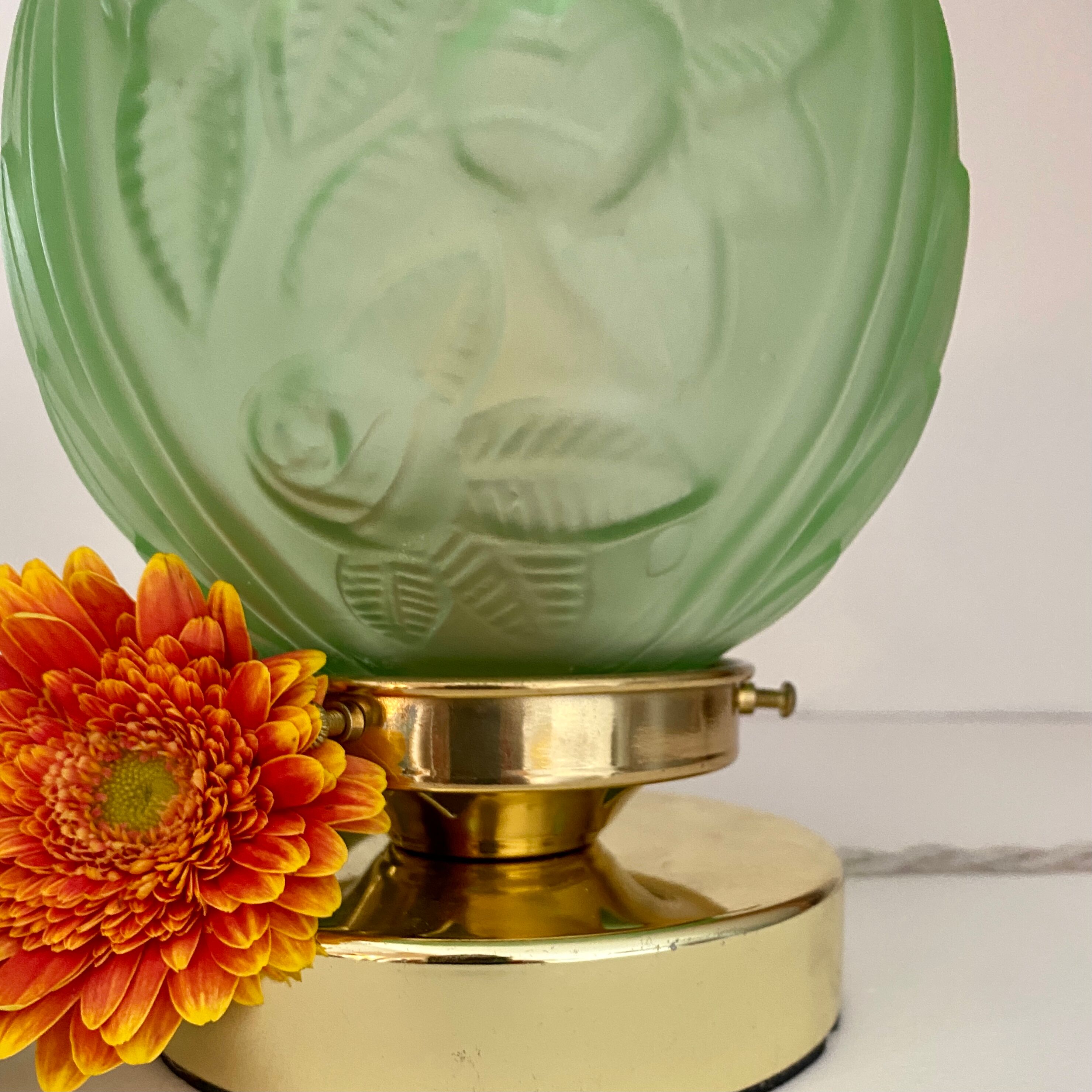 Vintage art deco globe table lamp in frosted glass