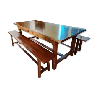 Solid oak table and its 2 benches