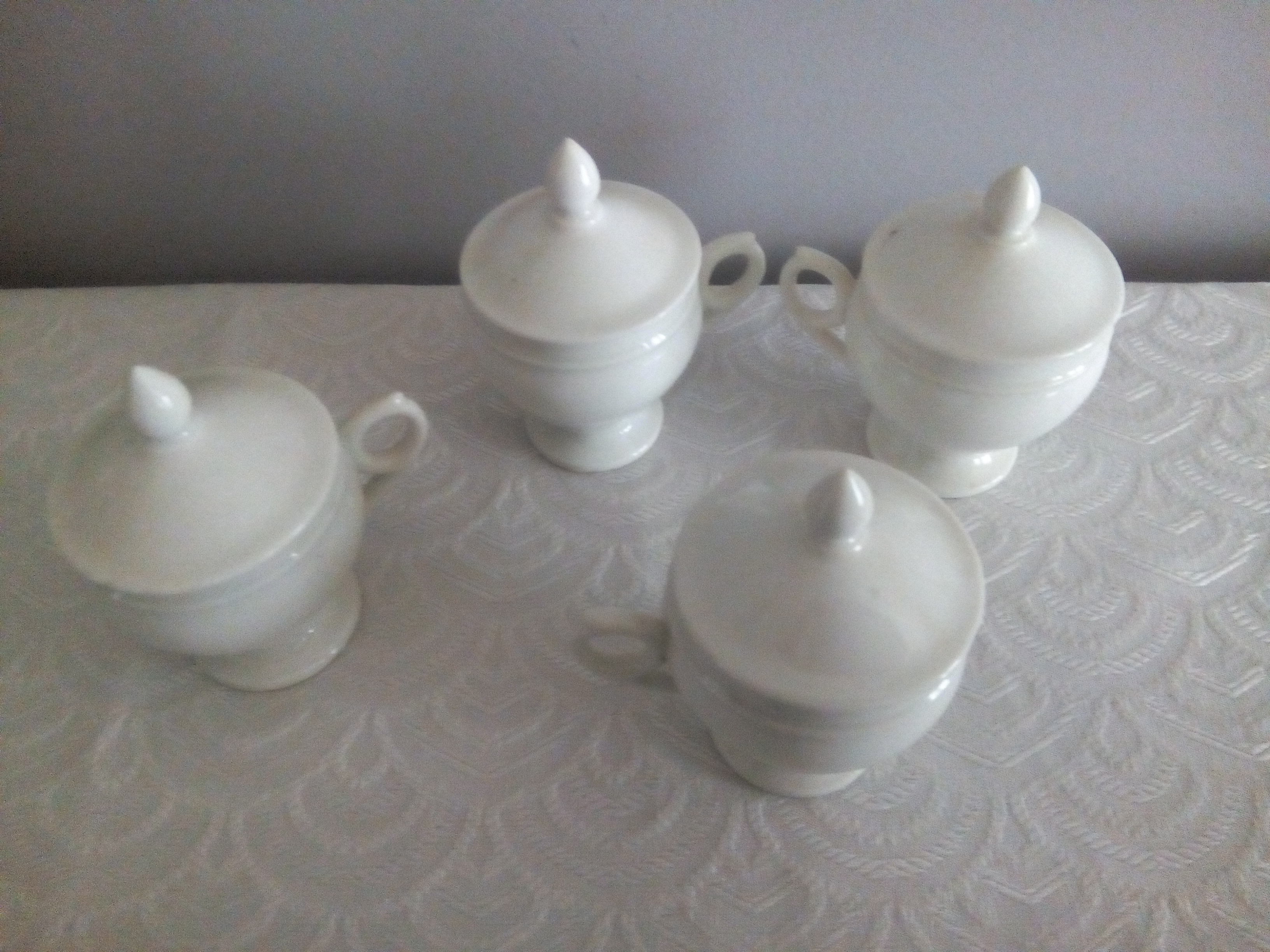 4 Porcelain cream jars