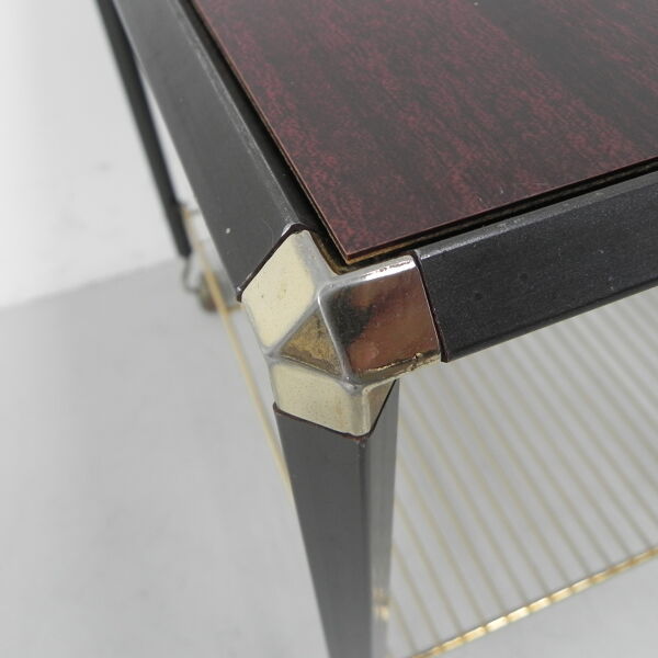 Table basse vintage sur roulettes avec porte-bagages