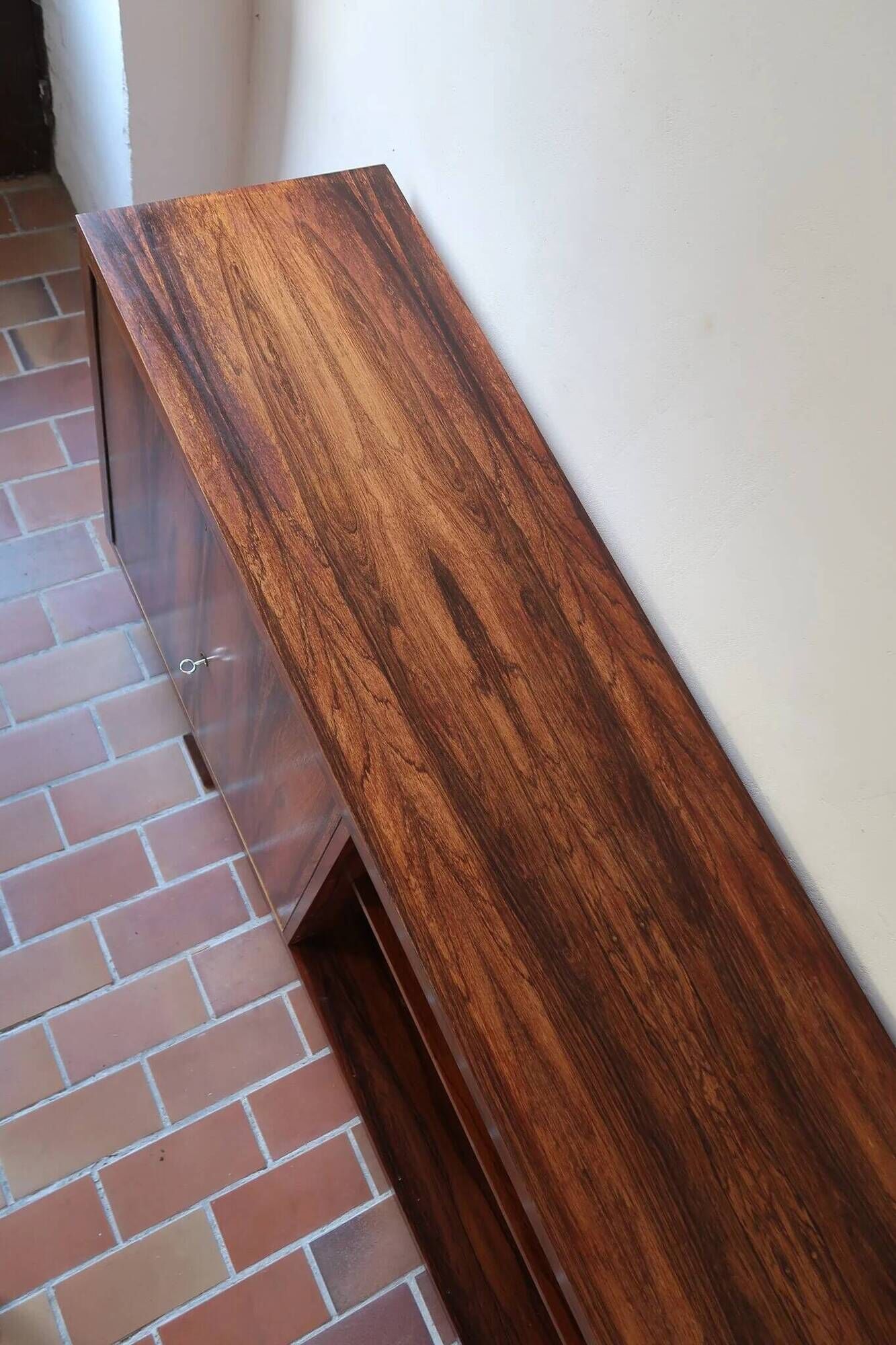 Large rosewood sideboard, 2 doors and central niche.