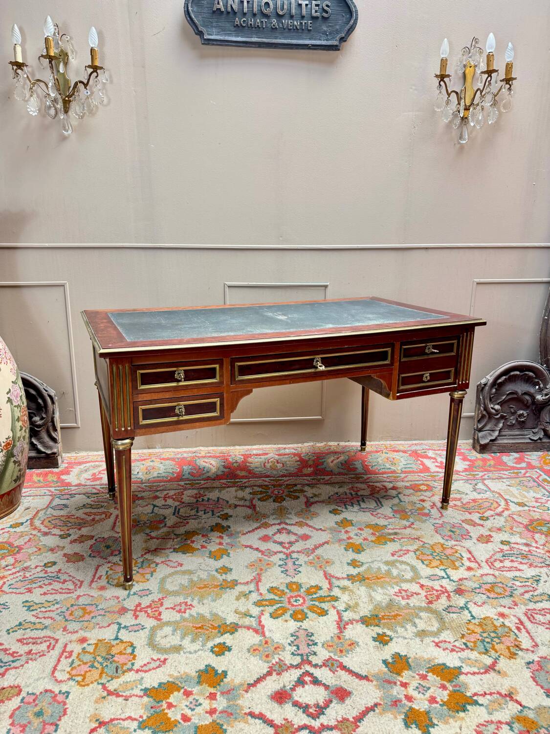 Flat desk in mottled mahogany, Louis XVI style, 19th century