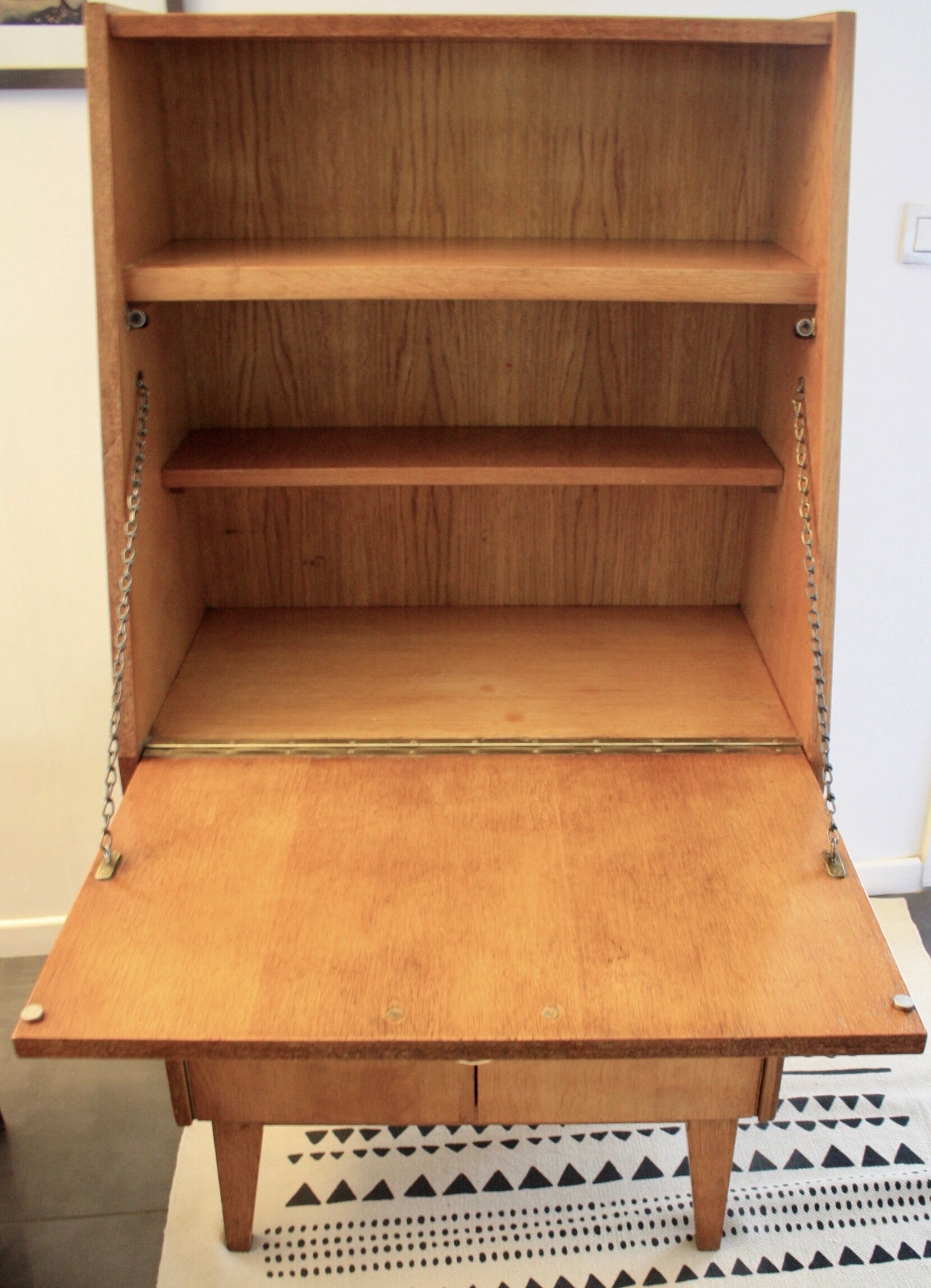 Secretary compass feet