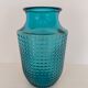 Vase en verre bleu moulé vintage