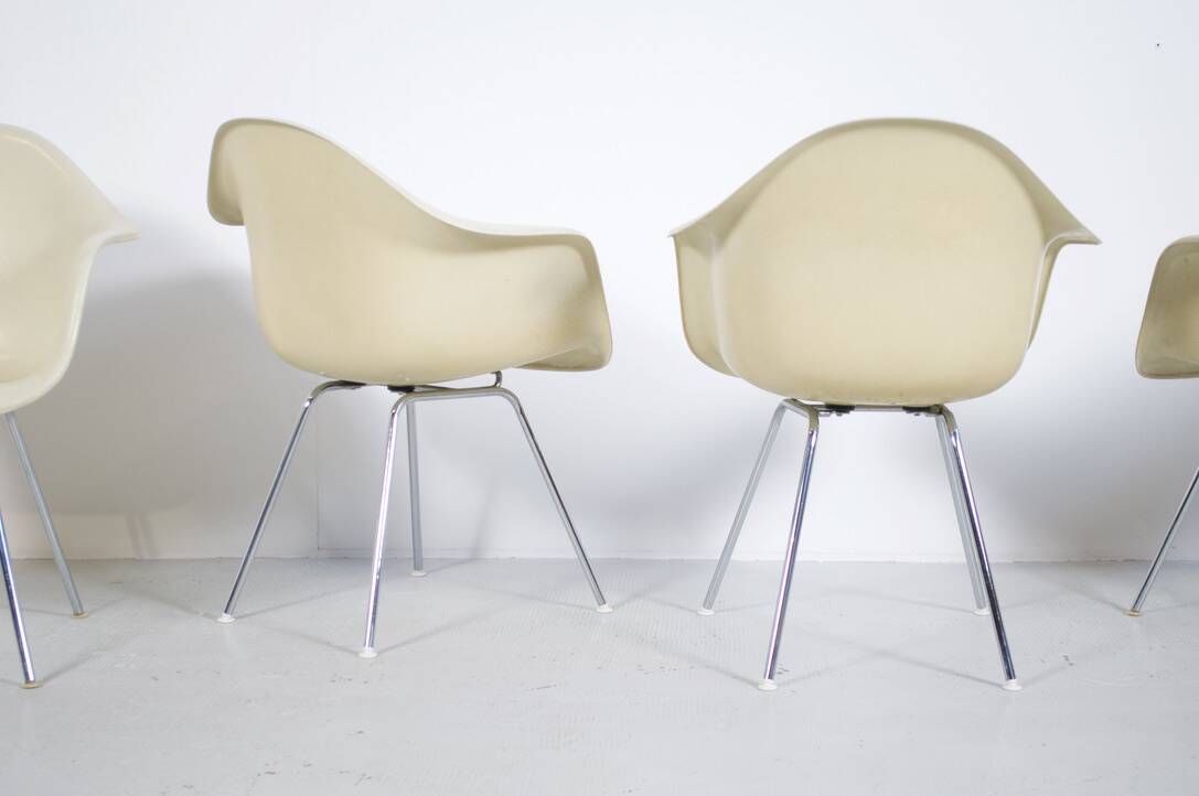 4 DAX Eames armchairs from the 60's Herman Miller mobilier international