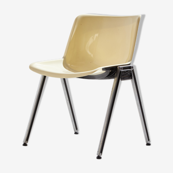 Modus SM 203 stackable plastic chair by Osvaldo Borsani for Tecno