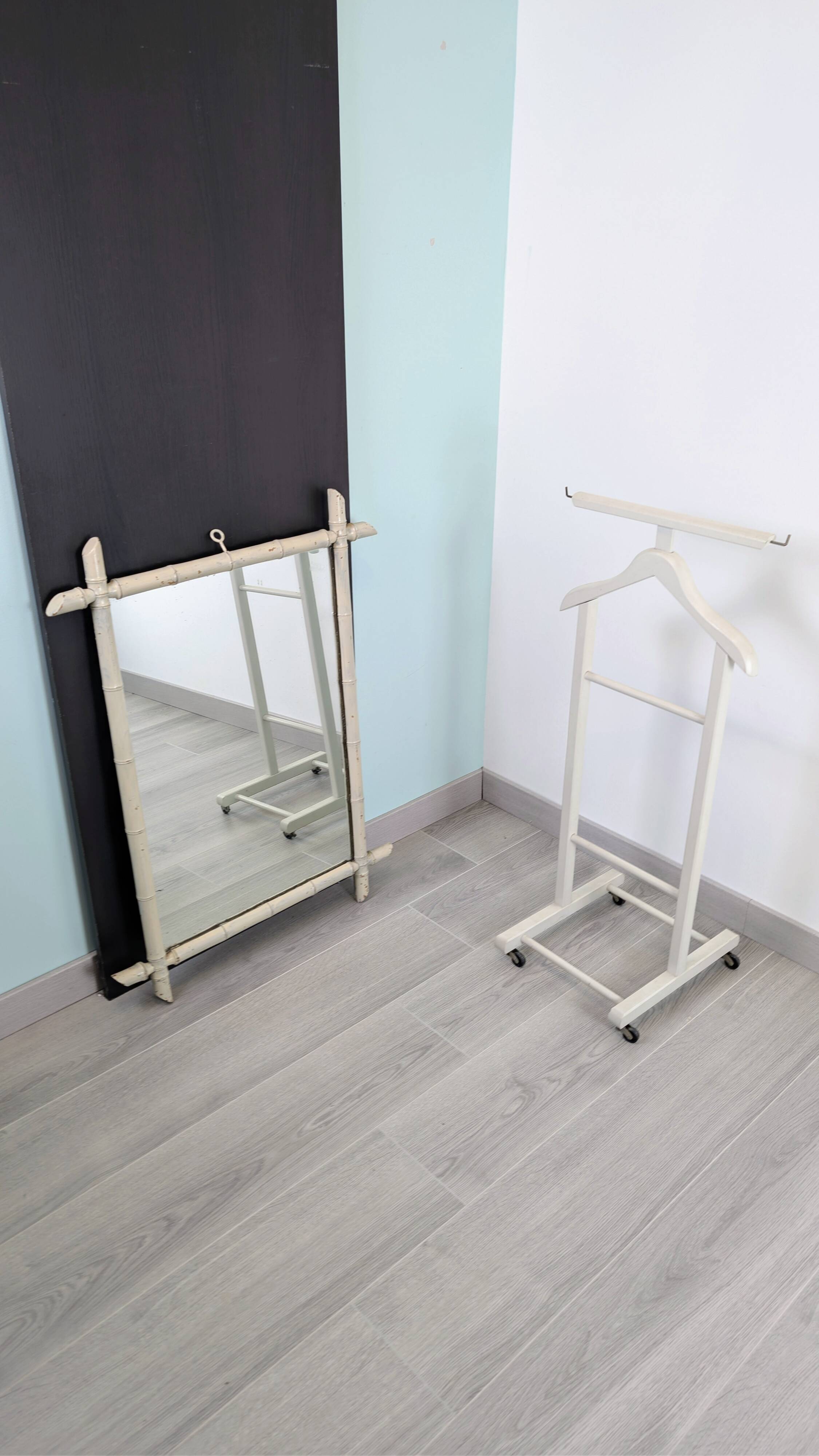 Vintage mirror with a bamboo spirit painted white – Graphic elegance and exoticism