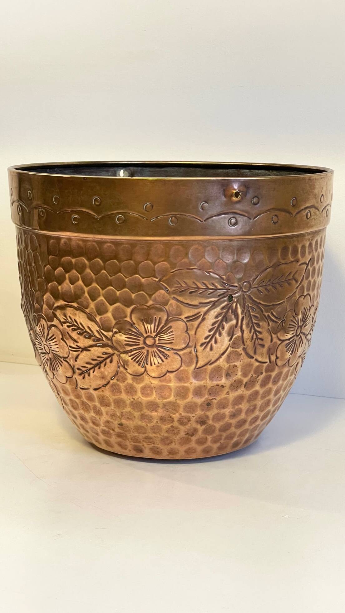 Large planter by villedieu in brass 1970s - 1980s