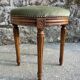 Tabouret repose-pieds en velours vert amande