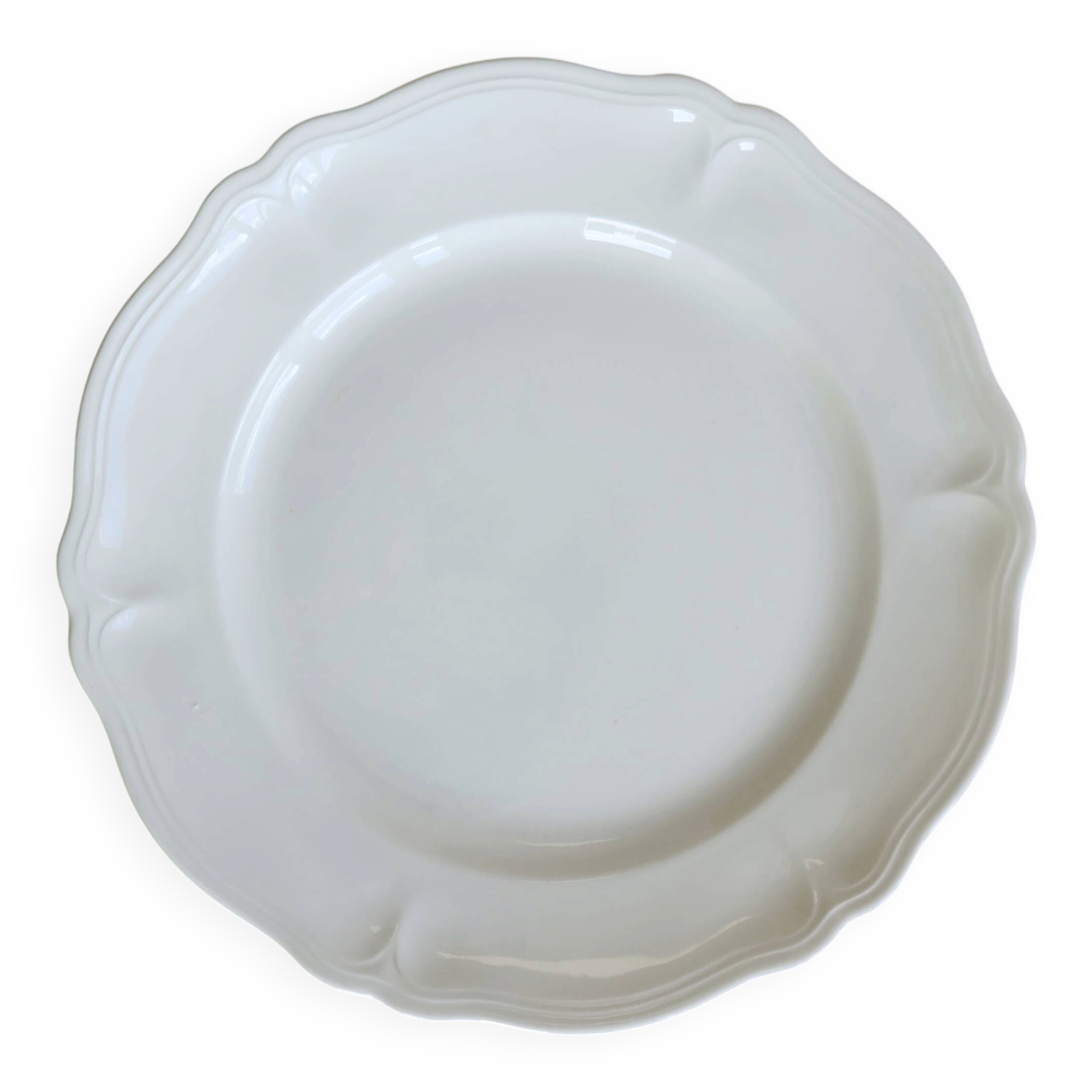 Round vintage ivory earthenware serving dish with scalloped rim.