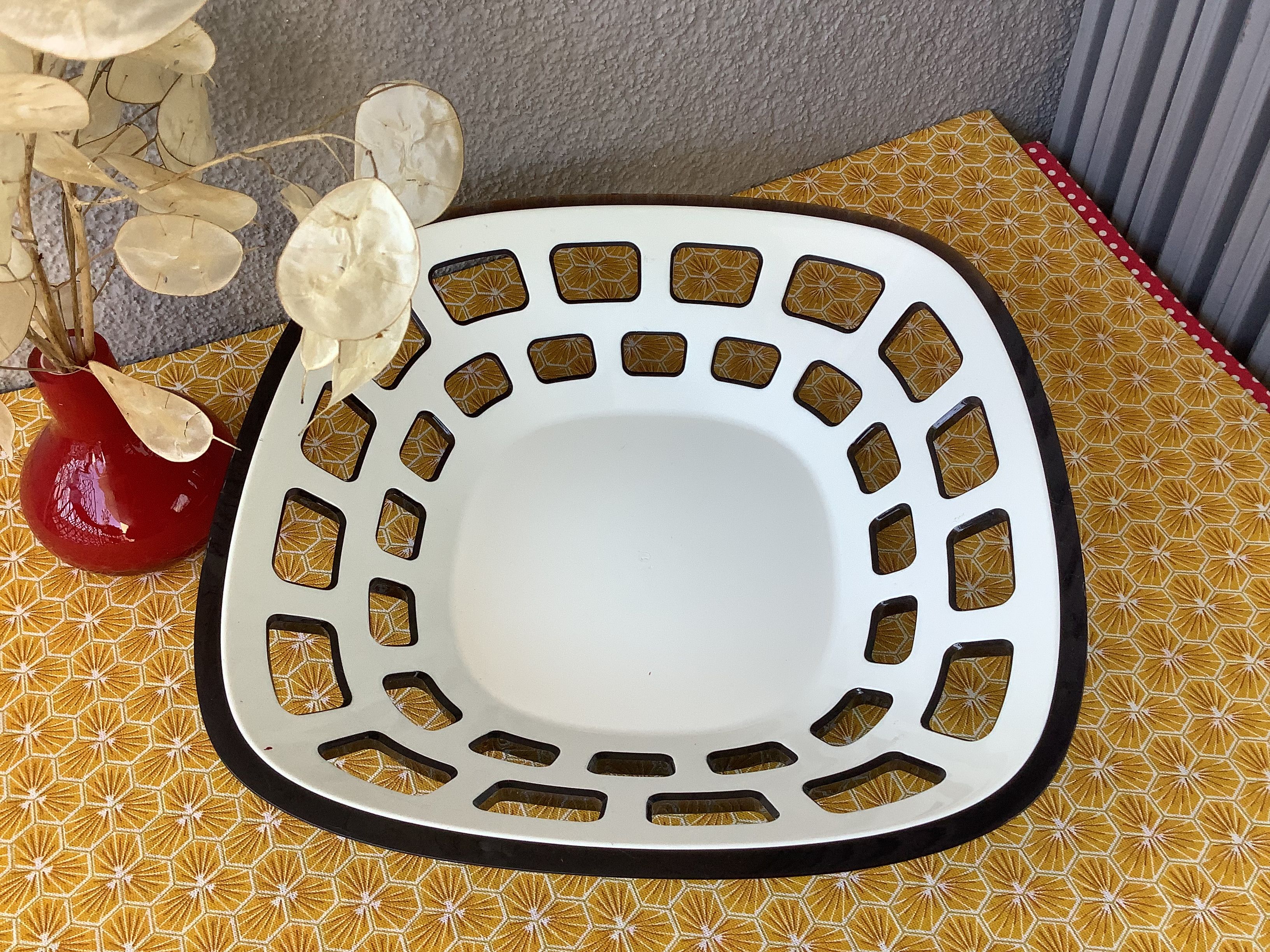 Guzzini Italy Plexiglas bread or fruit basket