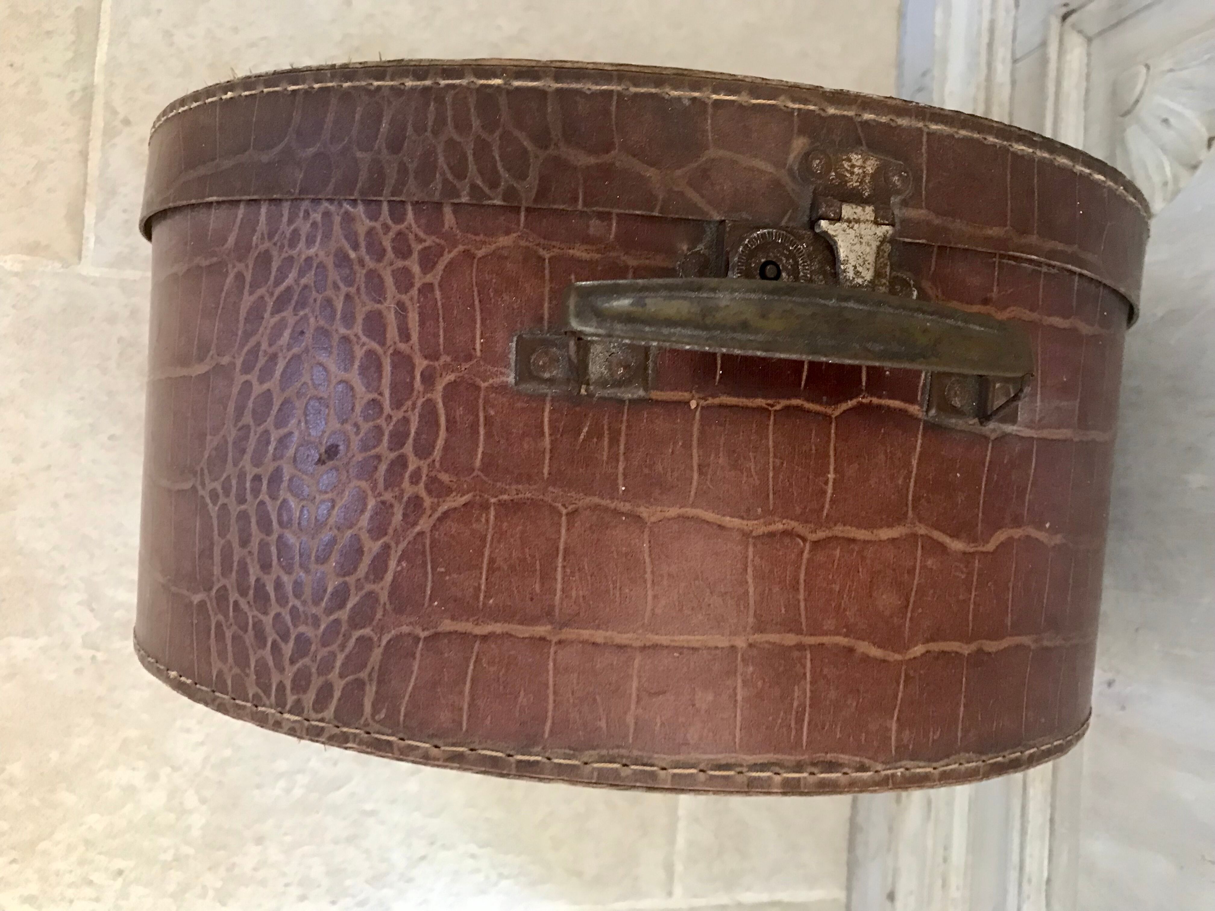 Early XXth hat box
