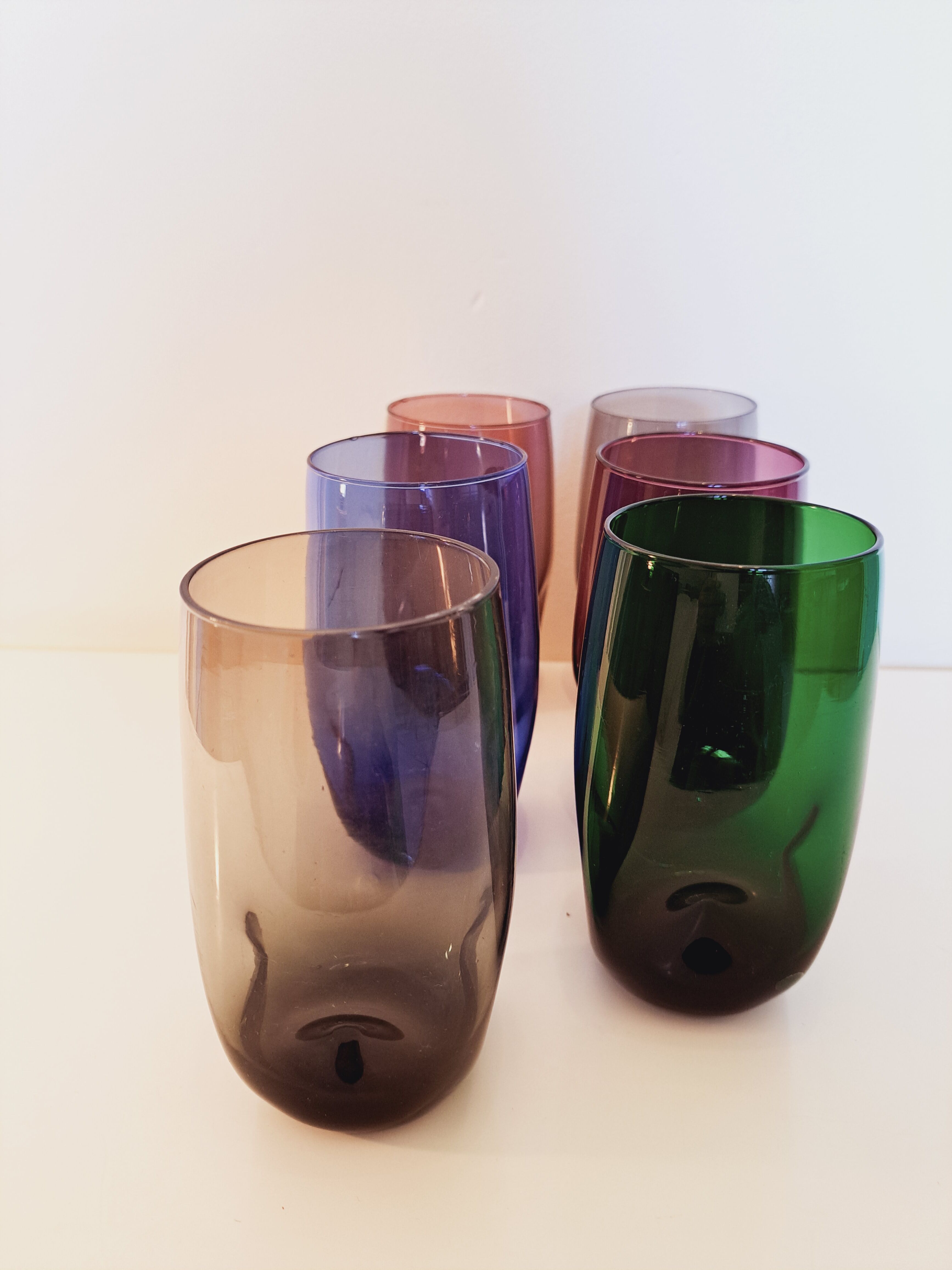 Service 6 vintage coloured glasses