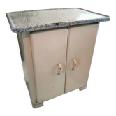 Kitchen cabinet in enamelled sheet metal