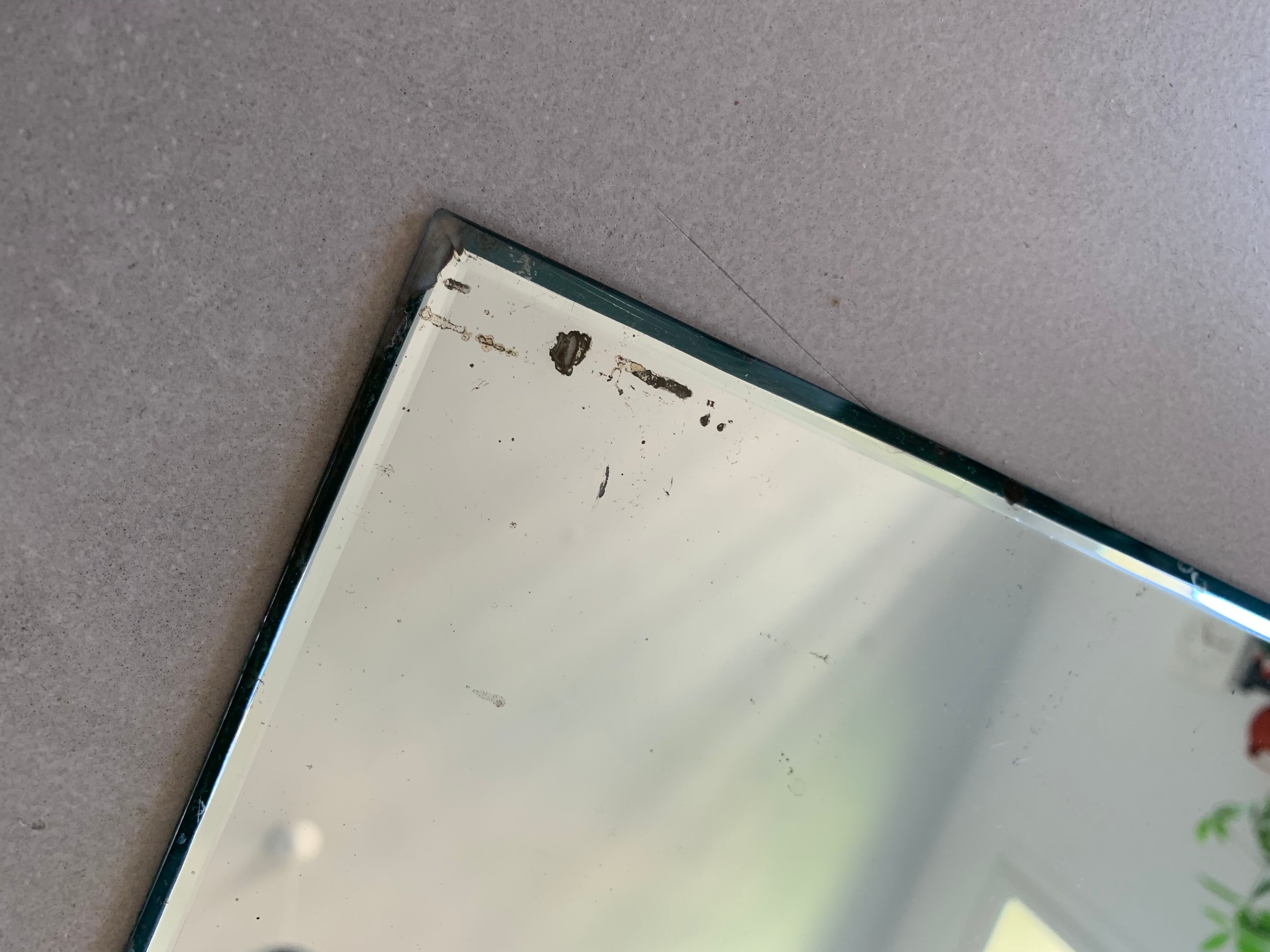 Bevelled mirror 60x42cm