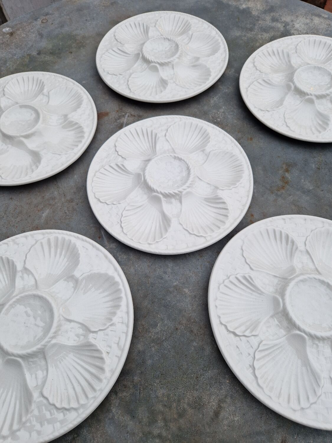 Set of 6 oyster plates with shells in white earthenware